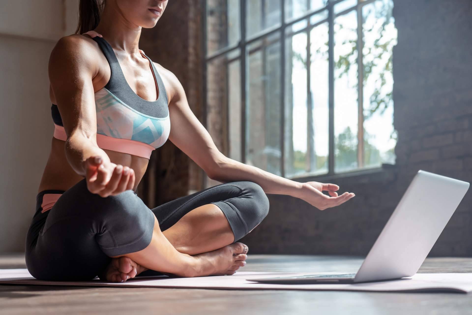 ¿Cómo es el curso online de profesor de yoga de la mano del Centro de Yoga Kavaalya?