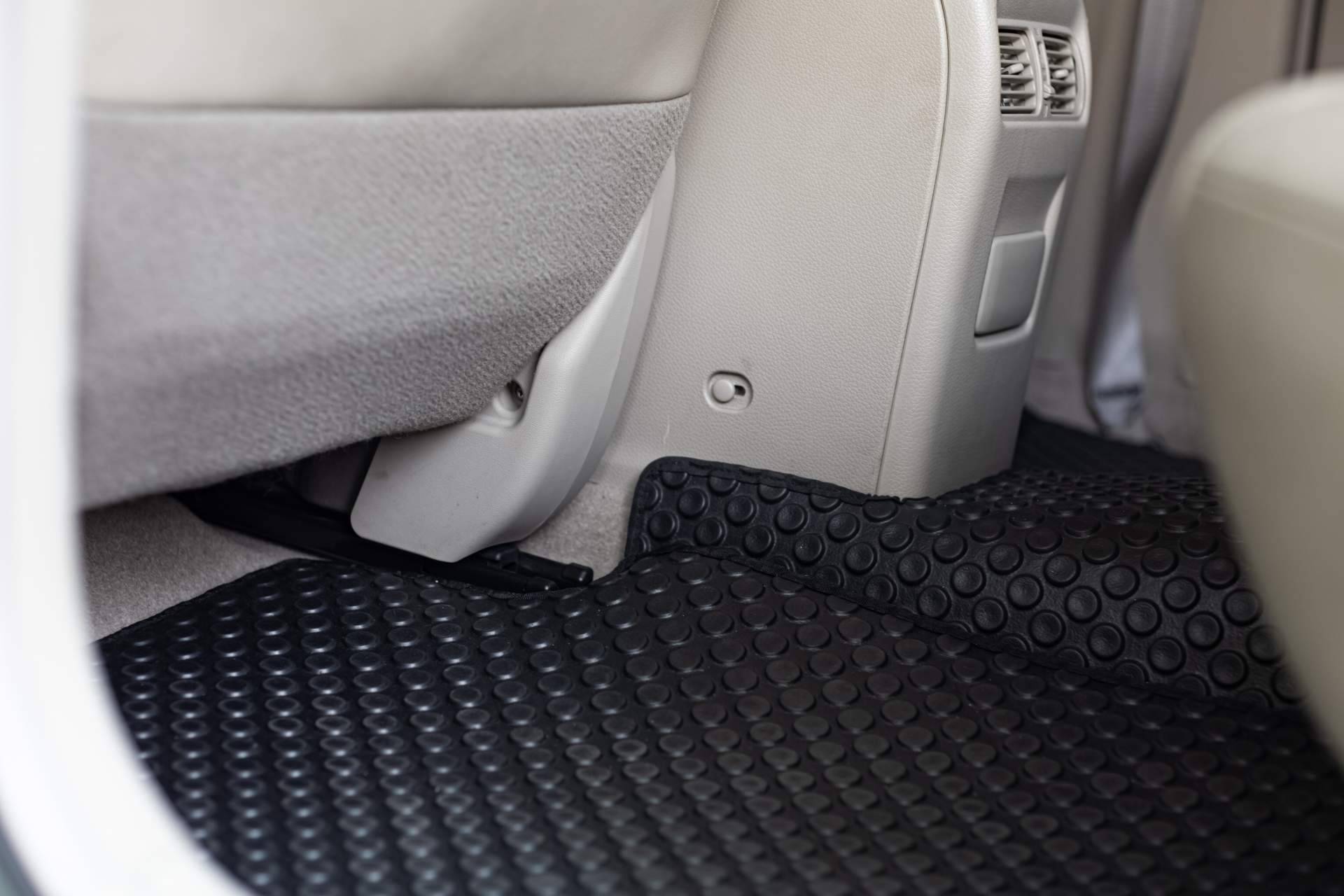 Distribuciones Cantelar dispone de alfombrillas con bordes para coches