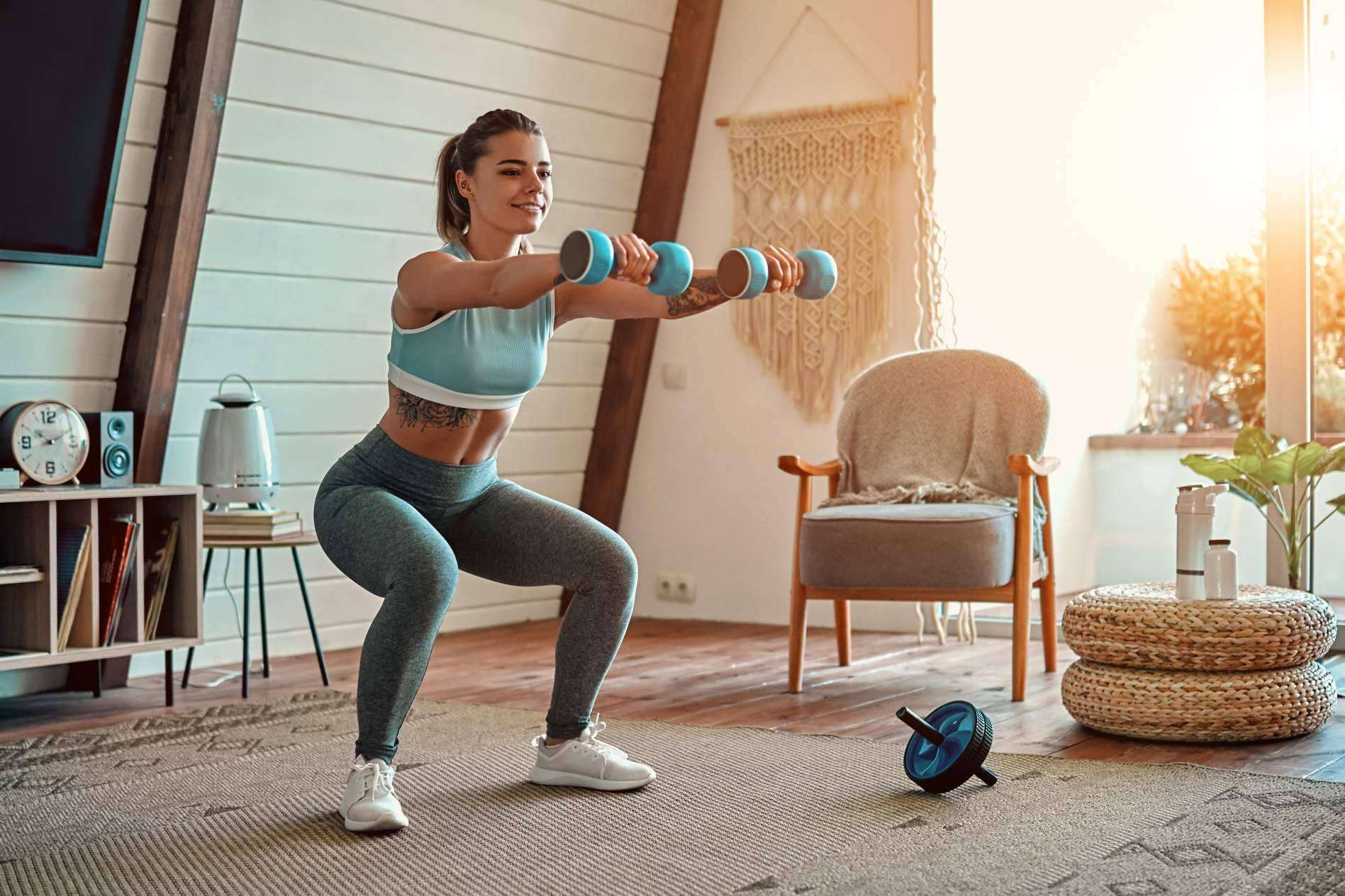 Los beneficios de entrenar fuerza, cardio y movilidad haciendo ejercicio en casa de una forma divertida y diferente