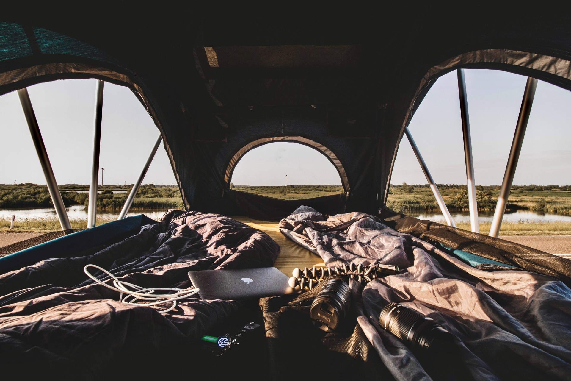Camperizar fácilmente un coche con una tienda de techo de la compañía Foxcamper