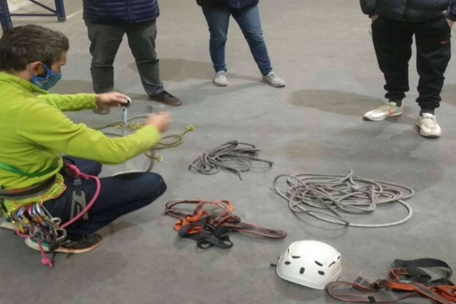 ¿Qué diferencias existen entre el trabajo en altura y los trabajos verticales?