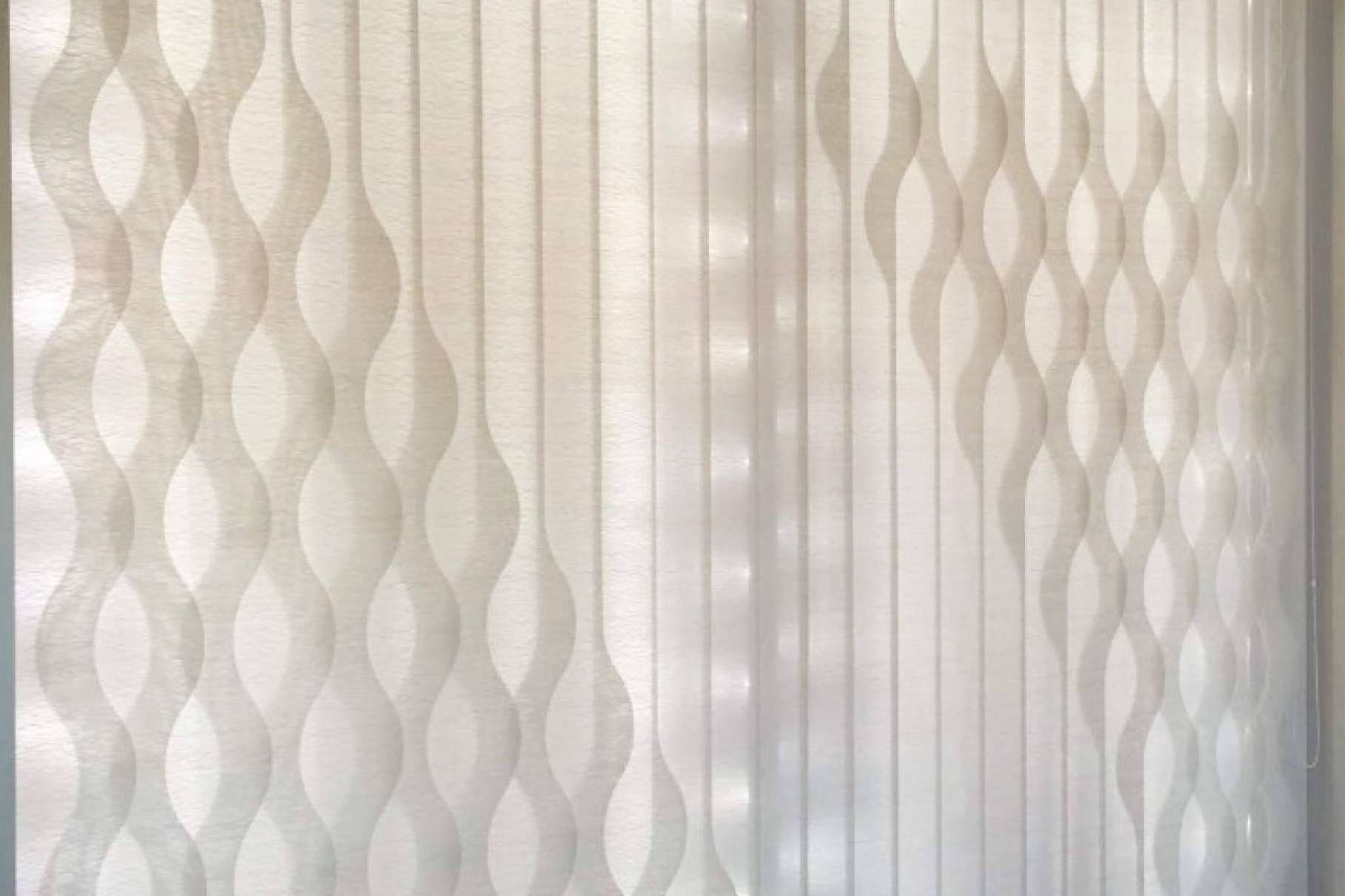 La versatilidad de las cortinas verticales de Gustavo Novo Disegno