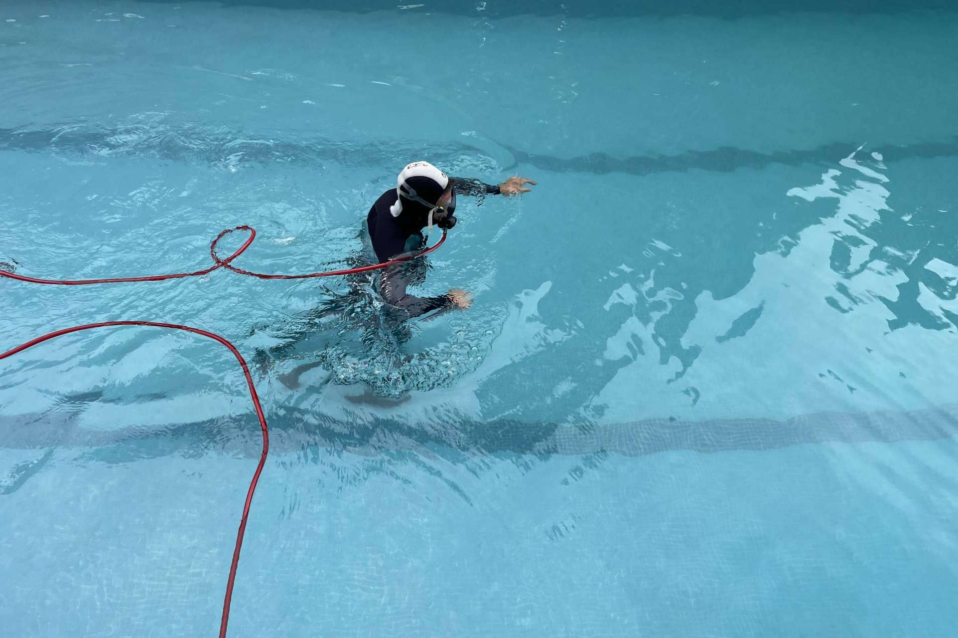 Los profesionales de TELEFUGA localizan y reparan las fugas agua piscinas