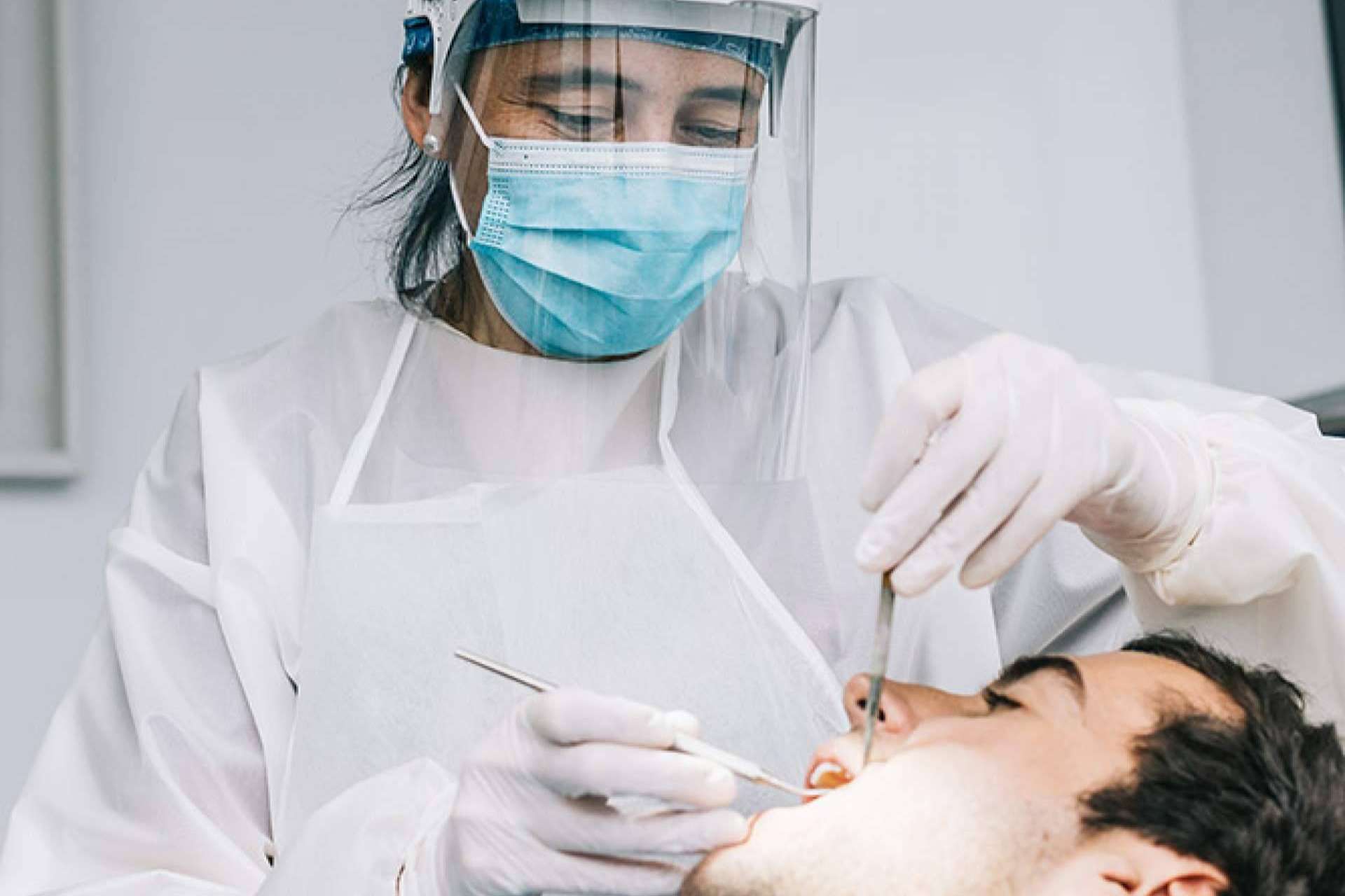 Todas las ventajas de los implantes dentales, por Clínica Sanzmar
