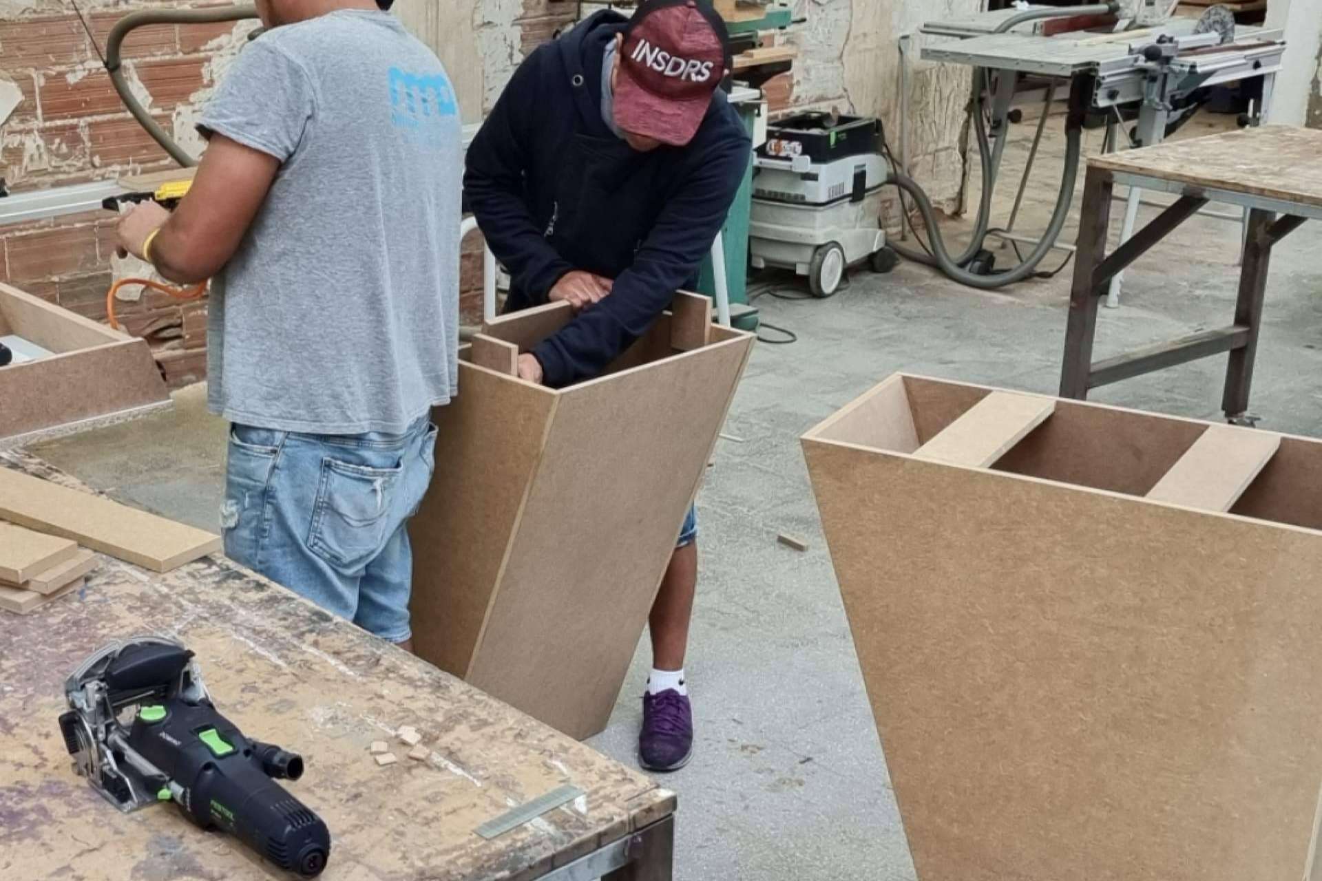 Las estructuras y muebles de madera sostenible a medida de MNA Stands son el futuro de los eventos