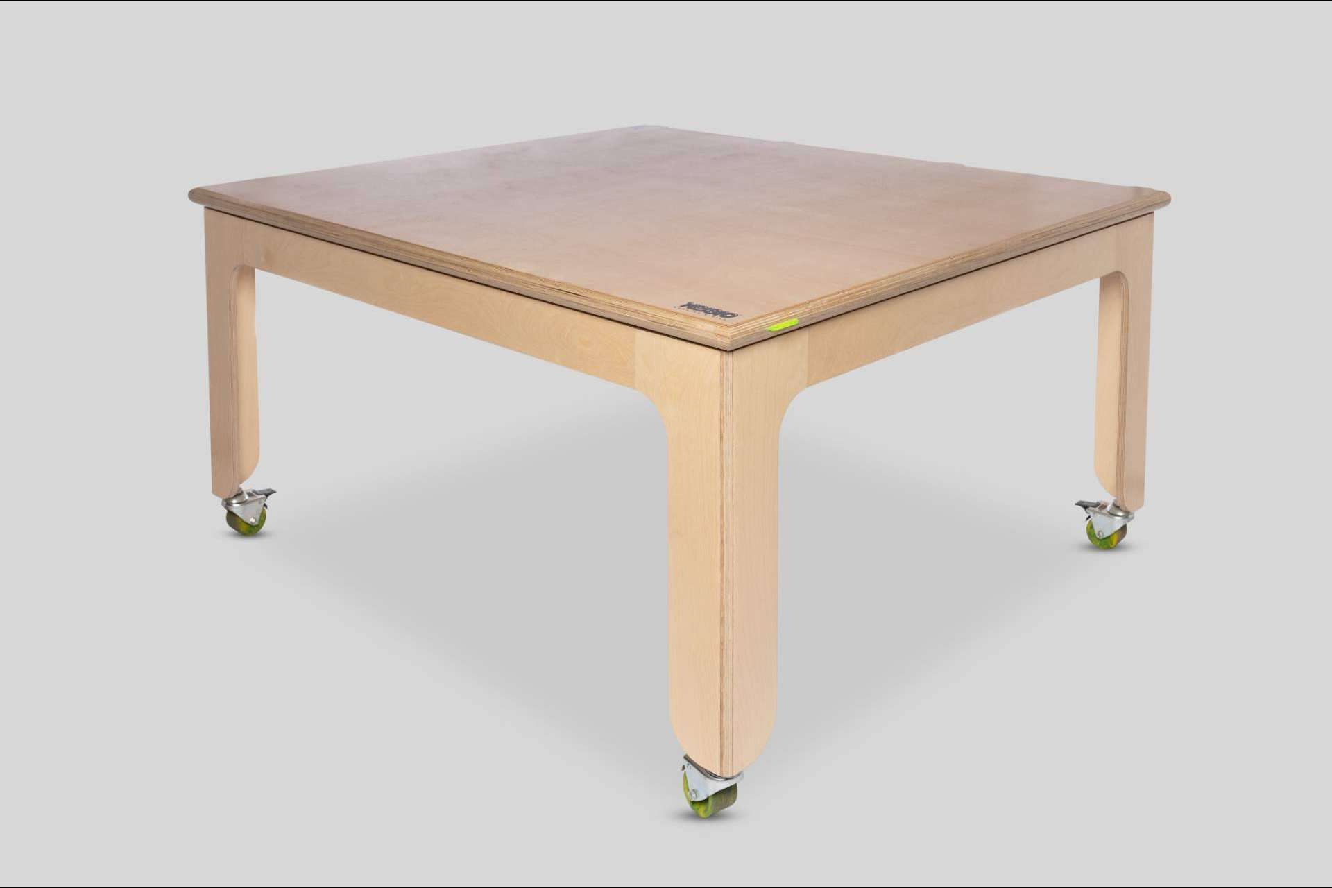 Una mesa de Ping Pong plegable con actitud de 'Skater ', KEIGIO® PONG
