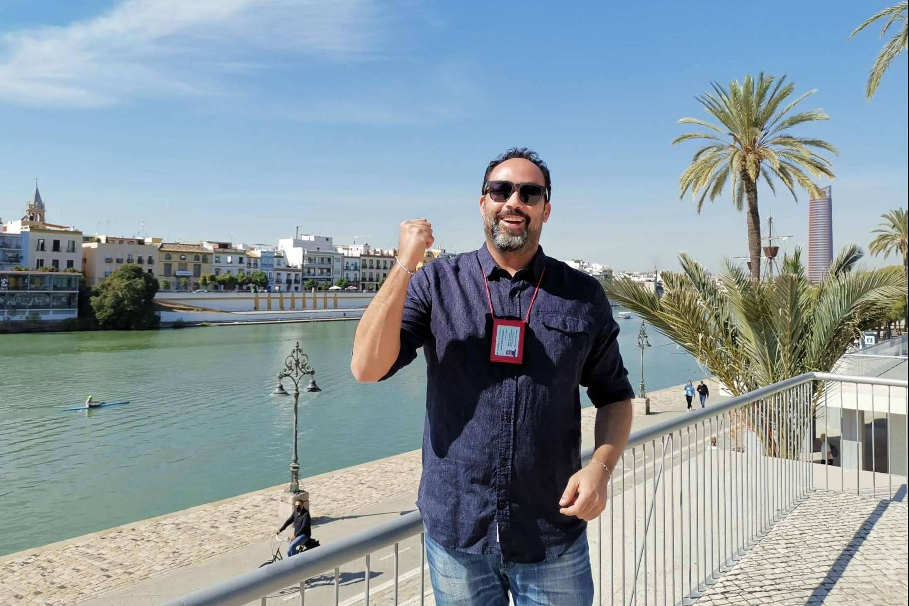 ¿Por qué se recomienda contratar un guía turístico en Sevilla?