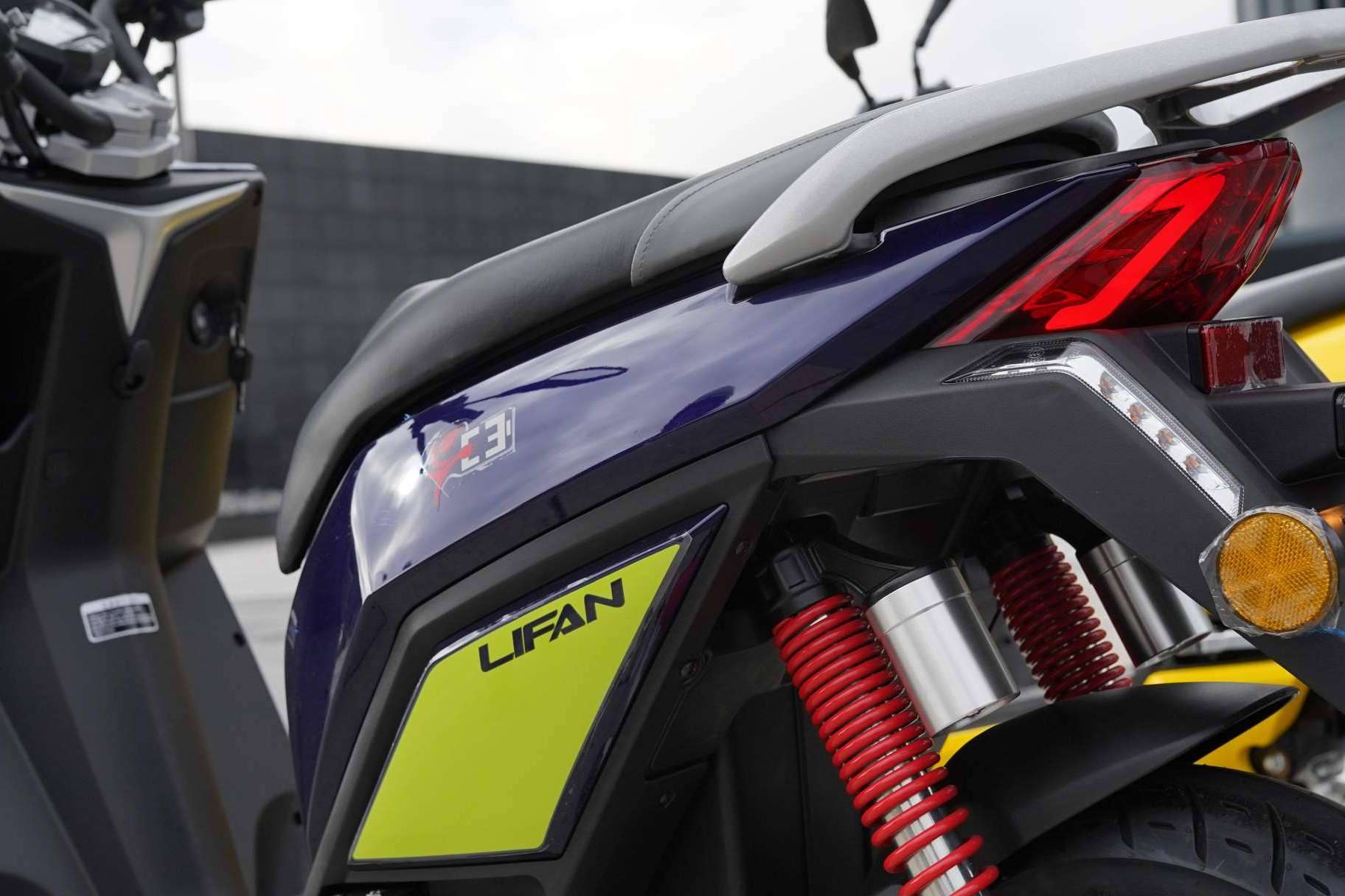 Conducir un scooter eléctrico y elegante es posible gracias a Lifan E3