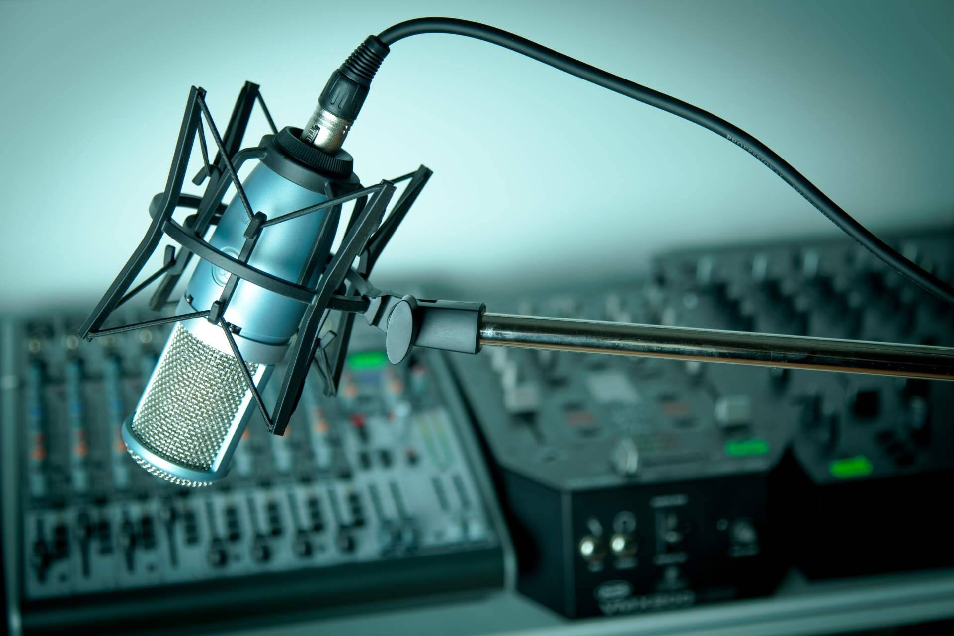 ¿Qué ofrece el curso de iniciación en locución y doblaje de Fernando Acaso?