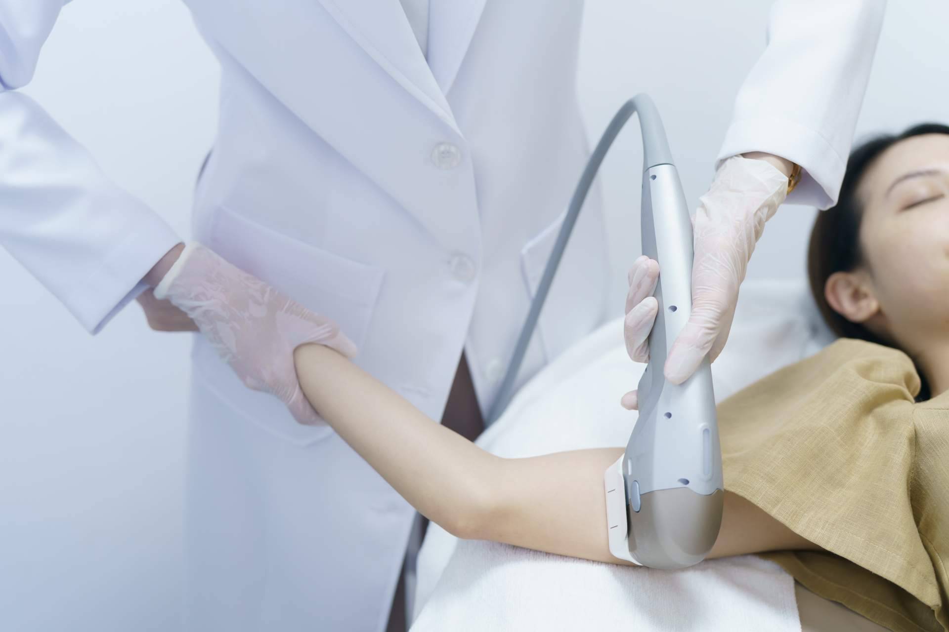 El HIFU tratamiento de ultrasonido focalizado de alta intensidad que realiza Crina Rus Beauty Center ofrece resultados inmediatos