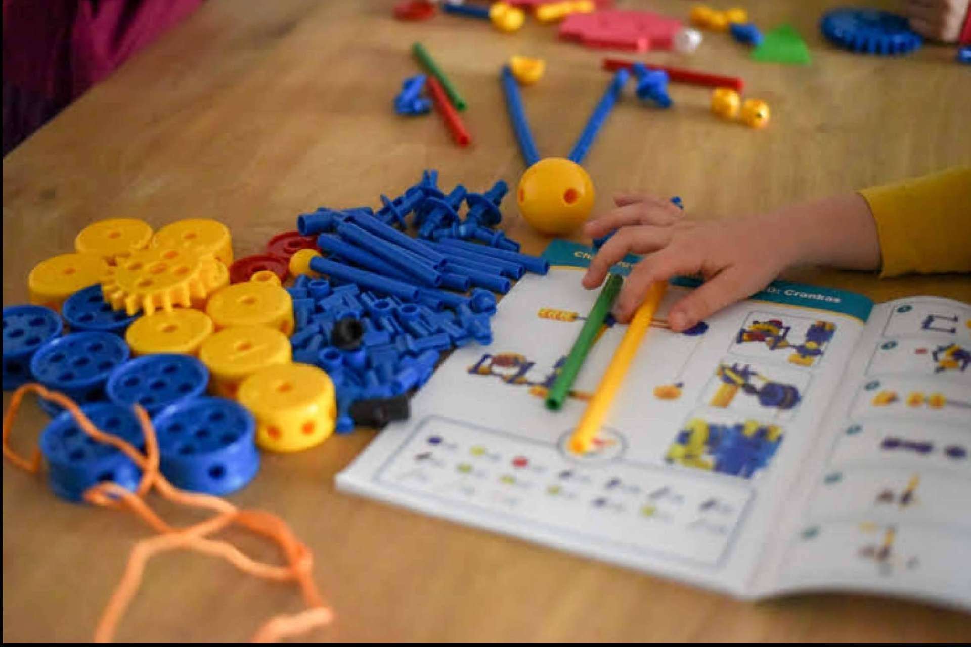 Inventar y construir con los juguetes para niños de Broks