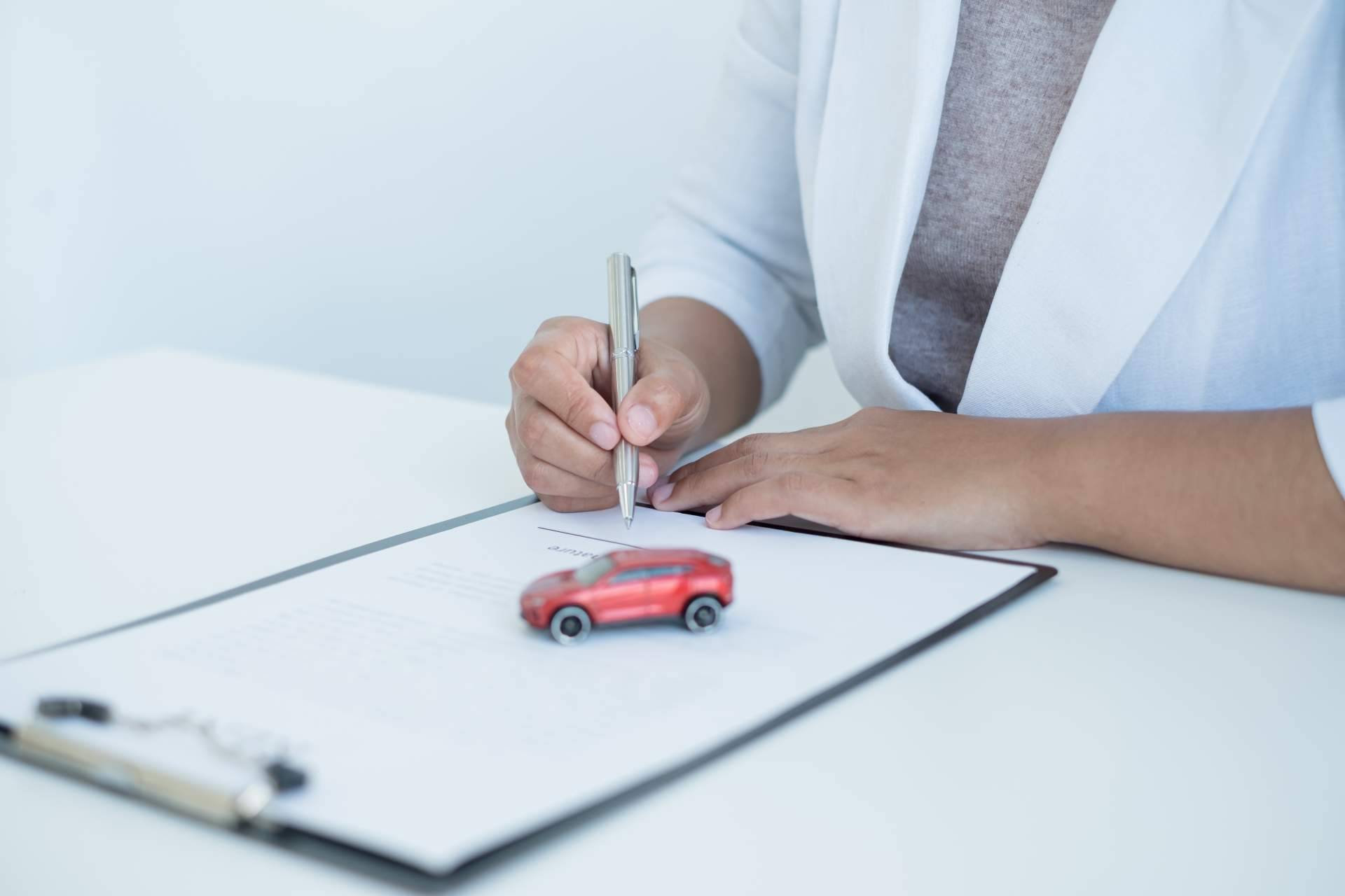 Los servicios de recogida gratuitos y la gestión para dar de baja un coche de Compramos Tu Siniestro