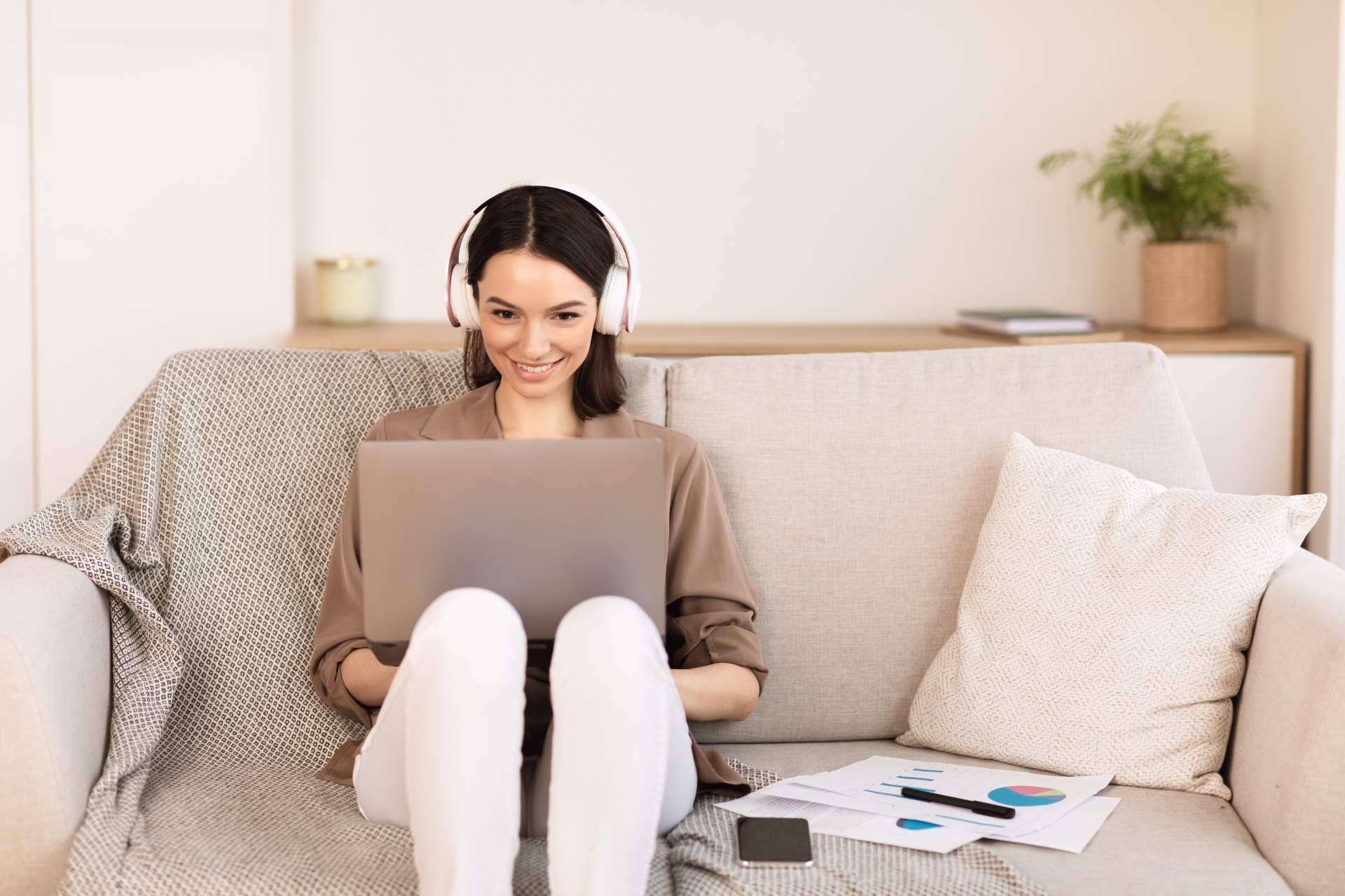 Los productos que compran los nómadas digitales para el teletrabajo, por Globerada