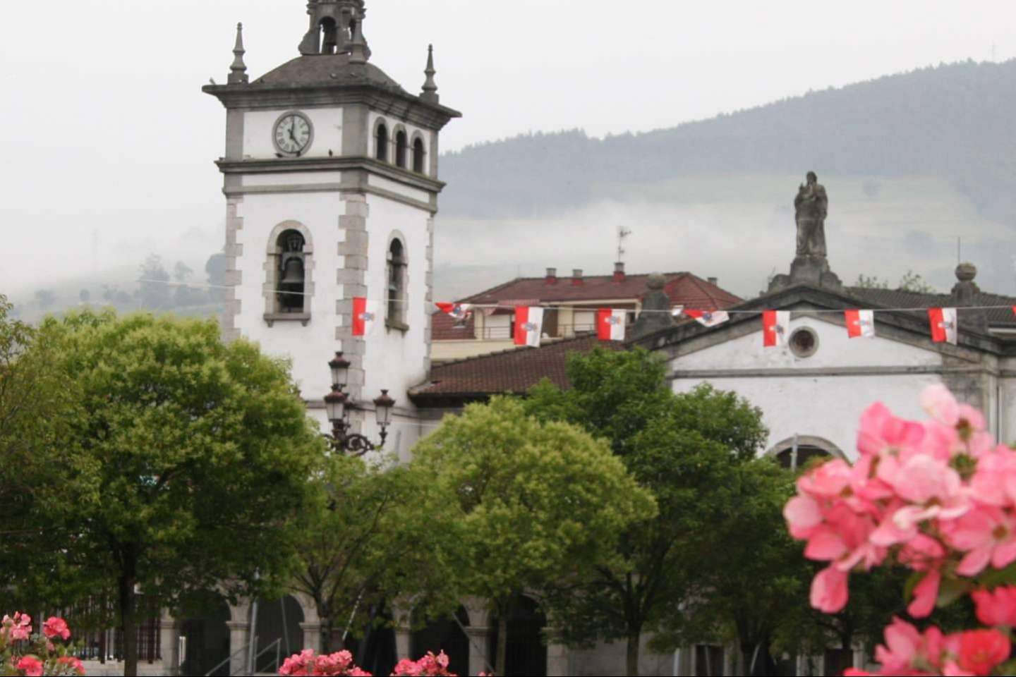 La librería de Ramales de la Victoria, Peñaclara, llega a todos los hogares