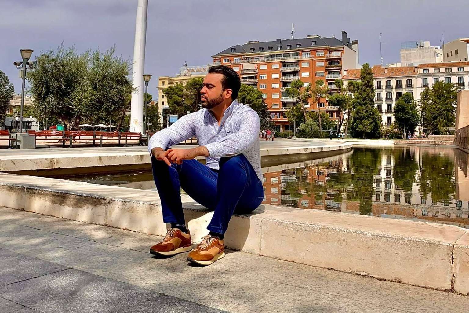 'Mirando al mar, soñé', la obra literaria de Jorge Perales Nieto de la que todo el mundo habla en Gerona
