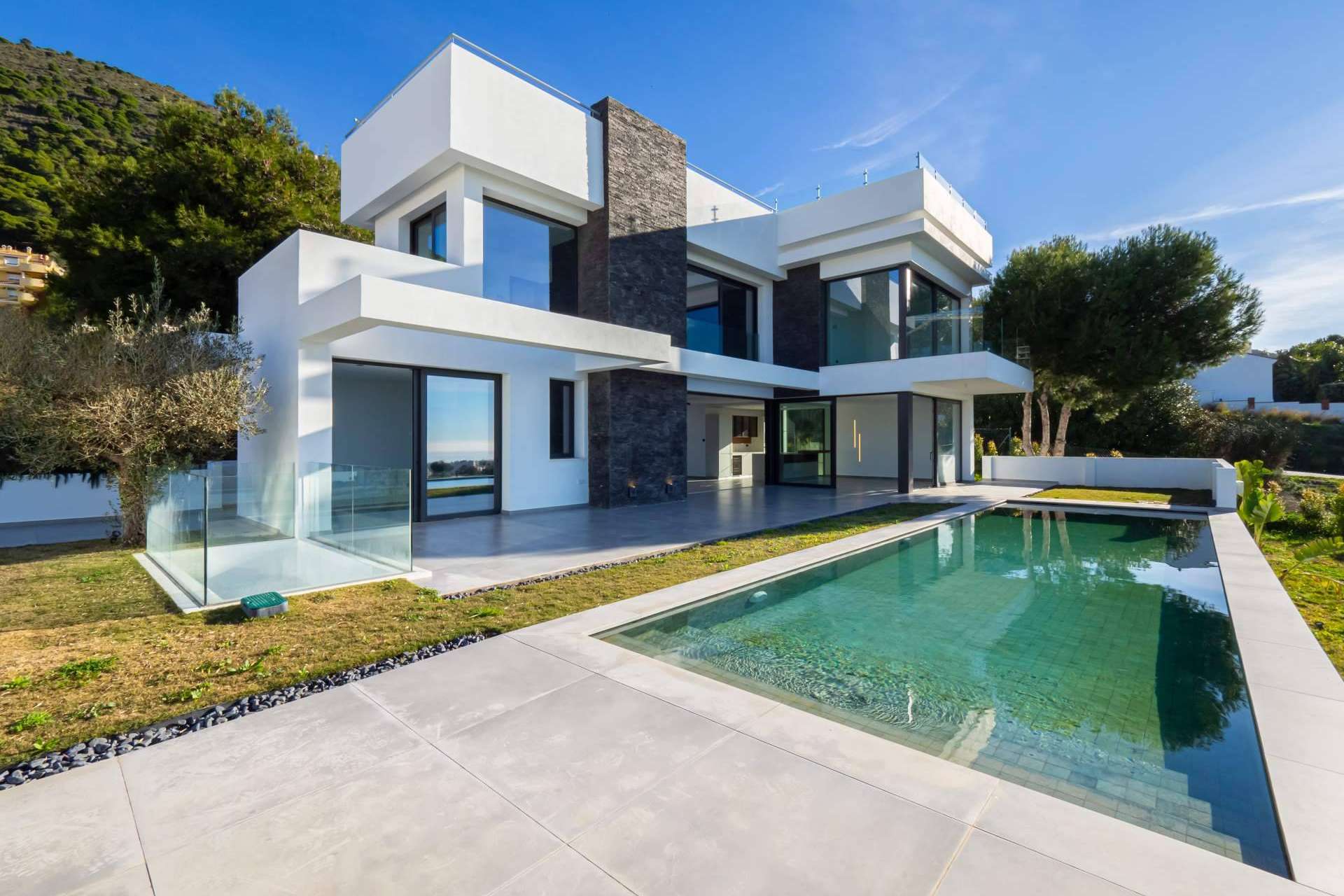 Adquirir inmuebles en la Costa del Sol con el asesoramiento del departamento de promoción y obra nueva de LV Real Estate & Architecture