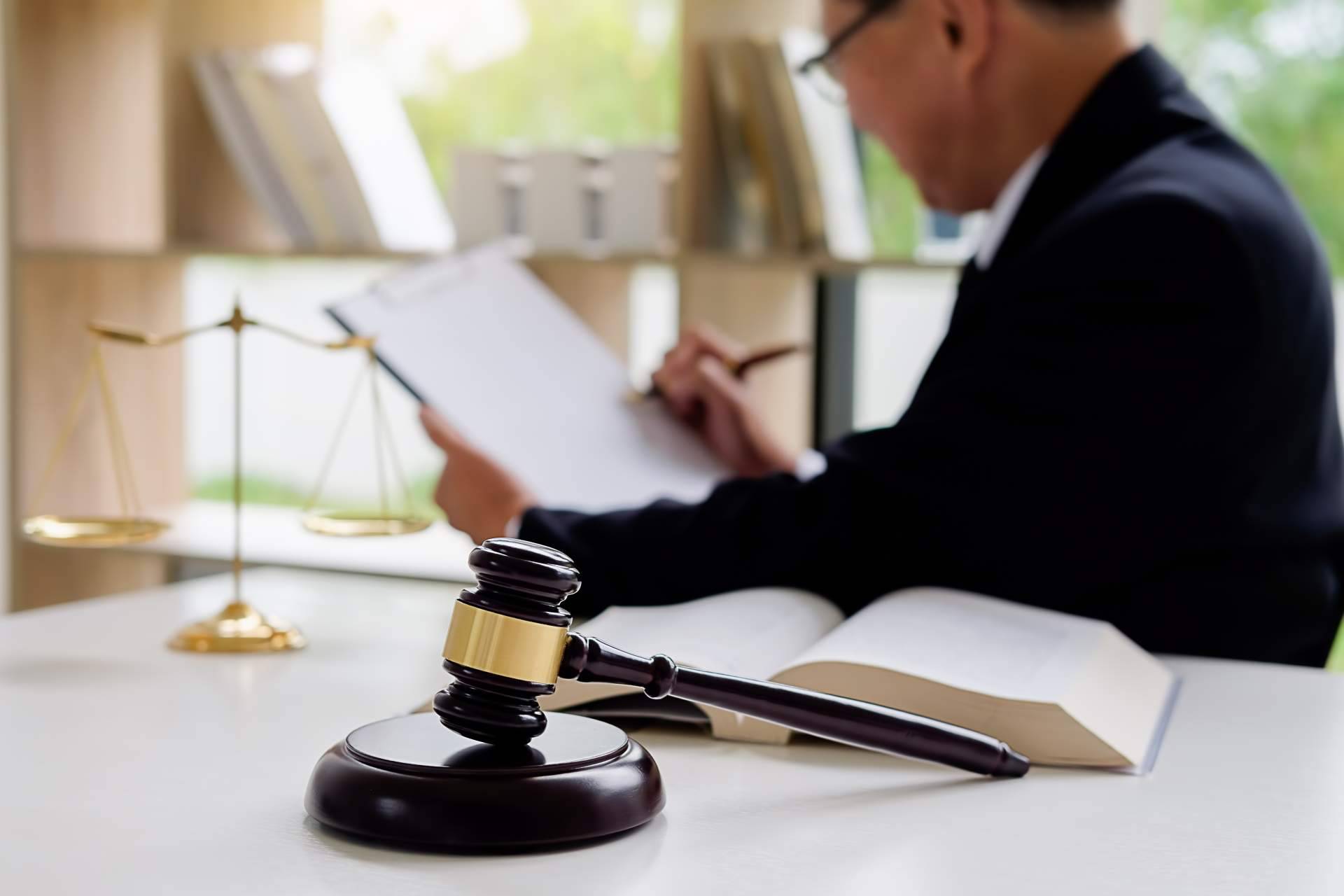 Contratar a un abogado de Ancla Abogados puede ayudar a las personas que han sido despedidas de forma injusta