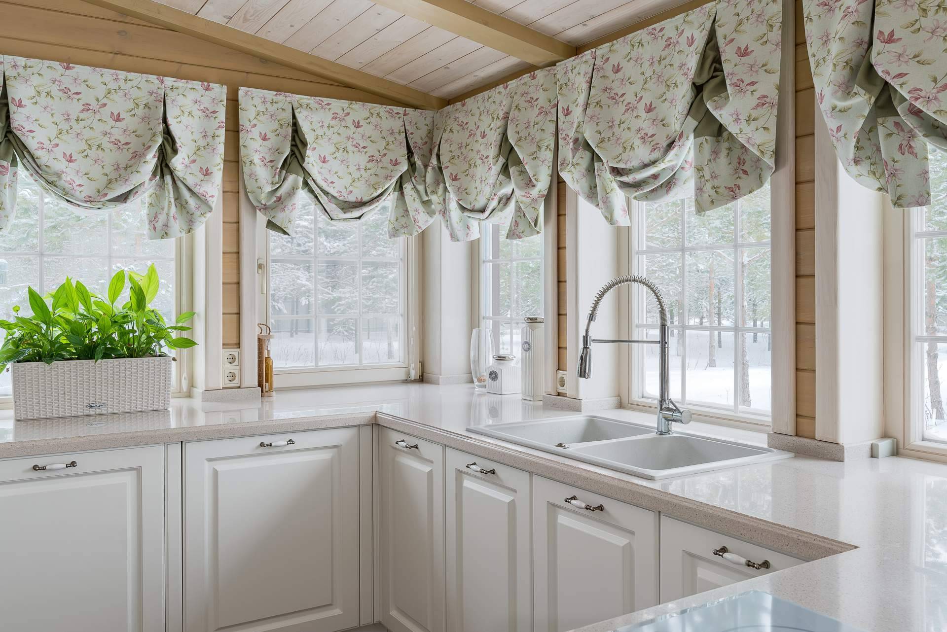 Descubriendo las ventajas de utilizar cortinas para la cocina con Alfombras y Cortinas