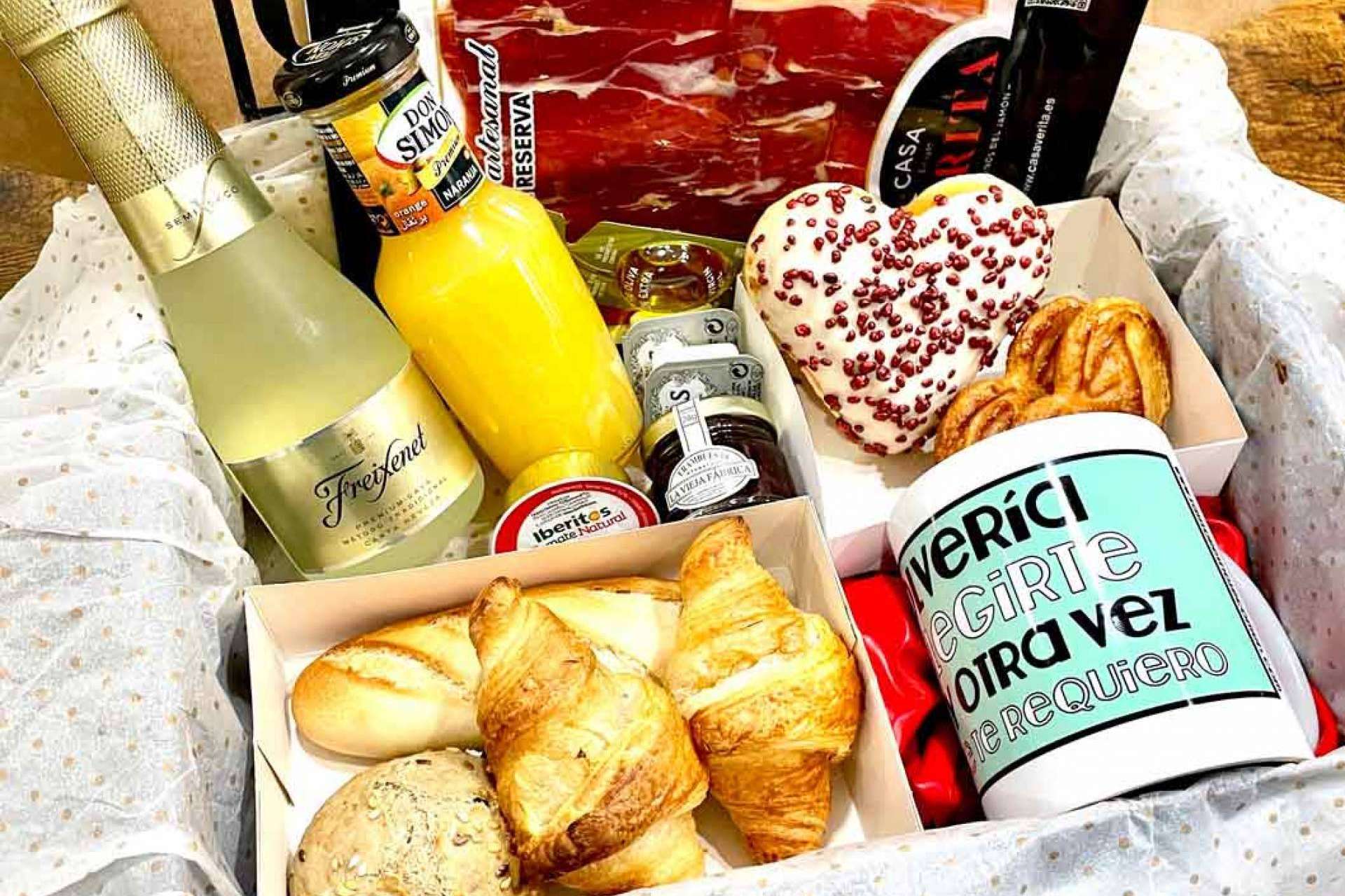 El kit de desayuno romántico con envío a domicilio de Las Flores No Se Comen