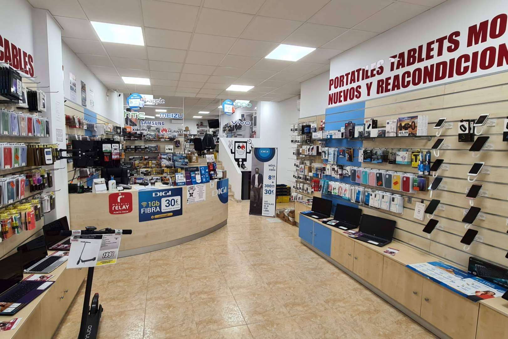 Arréglatelo, una tienda tanto para comprar juguetes de última tecnología, como para reparar aparatos electrónicos