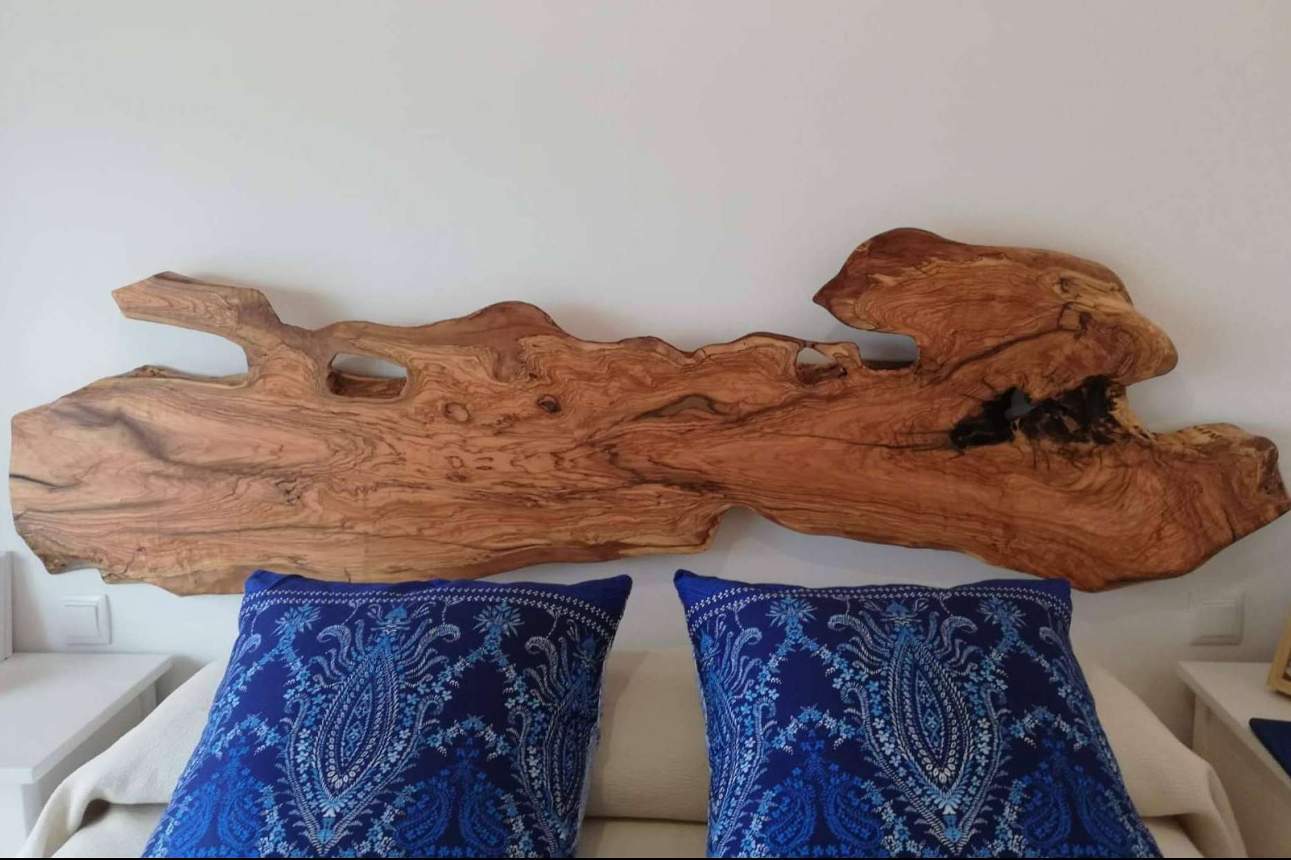Los cabeceros de madera natural de olivo que ofrece Encimeras de Olivo