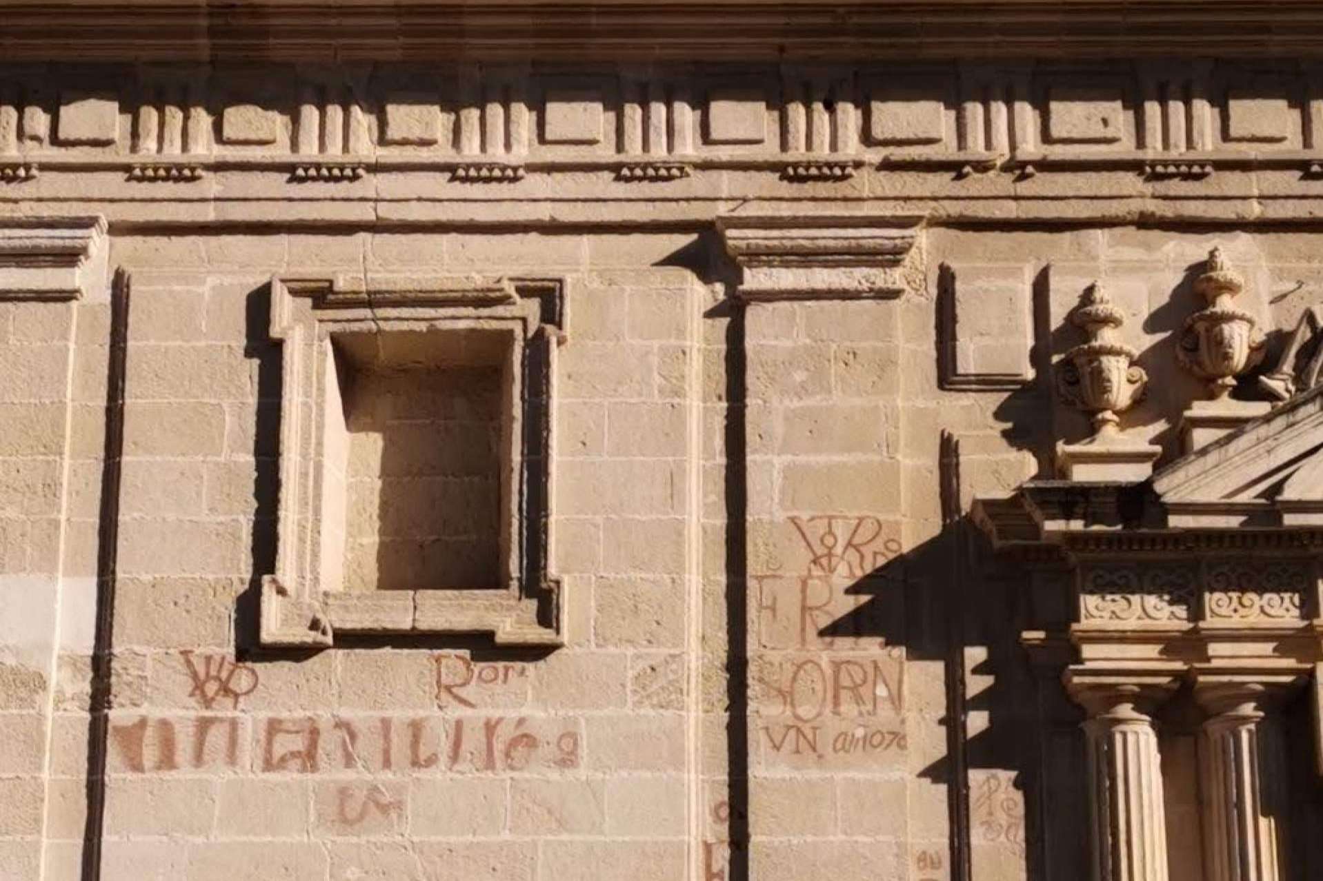 Los vítores de Sevilla y la catedral como puntos de interés en las visitas de TuGuíadeSevilla.com