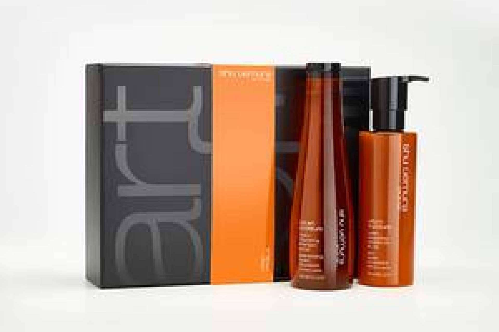 Los productos japoneses de Shu Uemura recomendados por Llarcó para un cabello perfecto esta nueva temporada