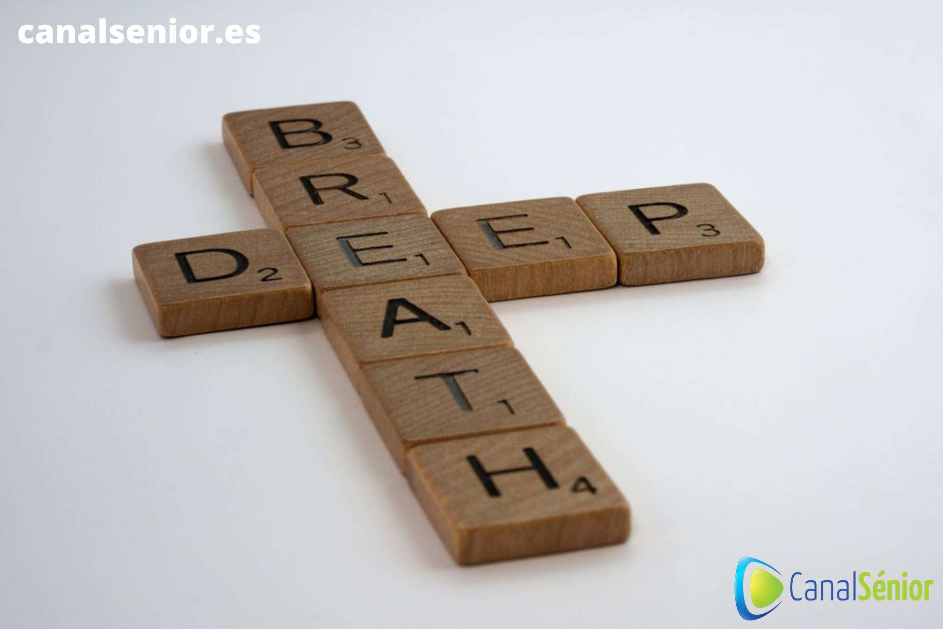 Envejecer con plenitud con el curso de mindfulness y yoga de Canal Sénior