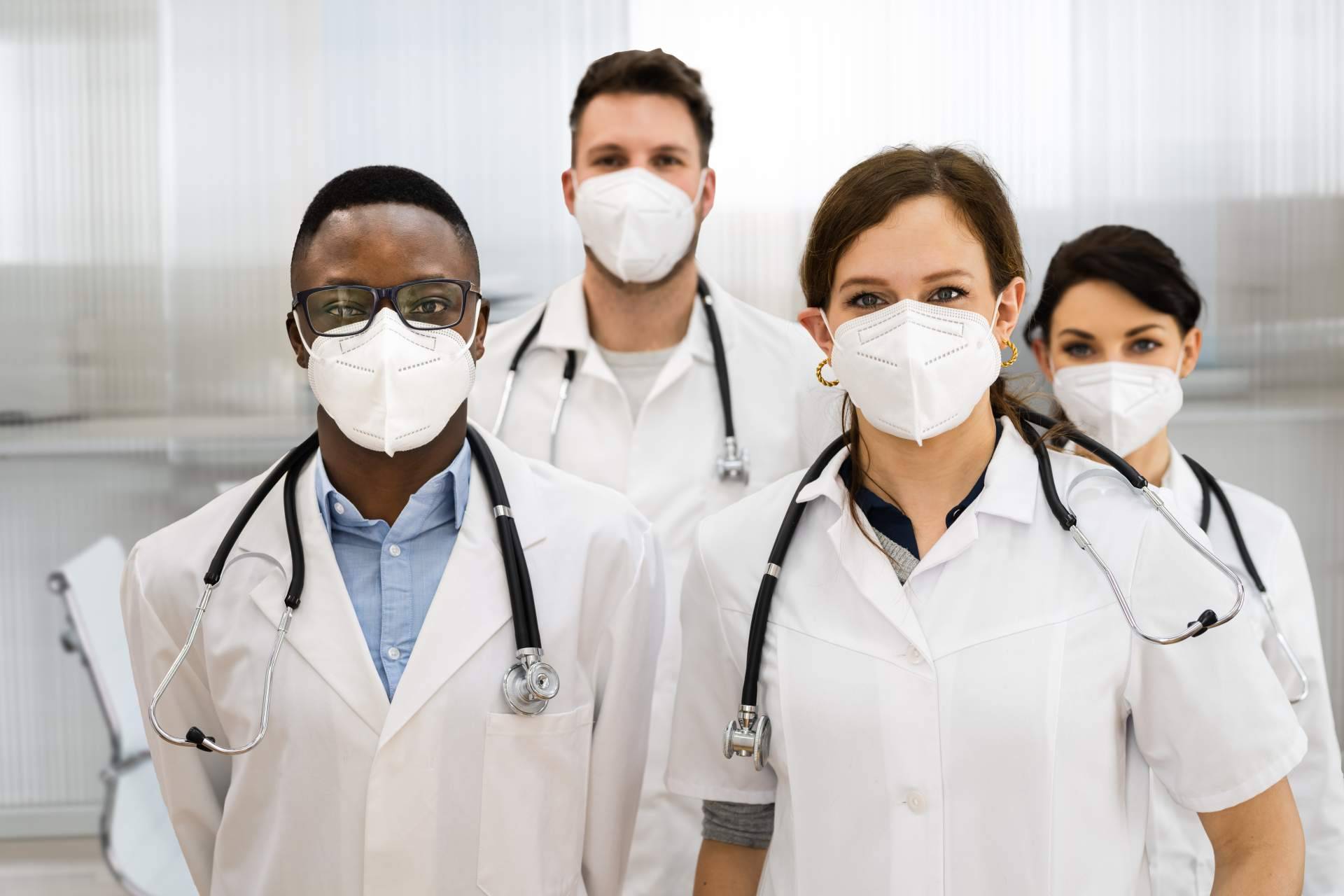¿Dónde encontrar cursos especializados en diferentes especialidades sanitarias? TECNOS