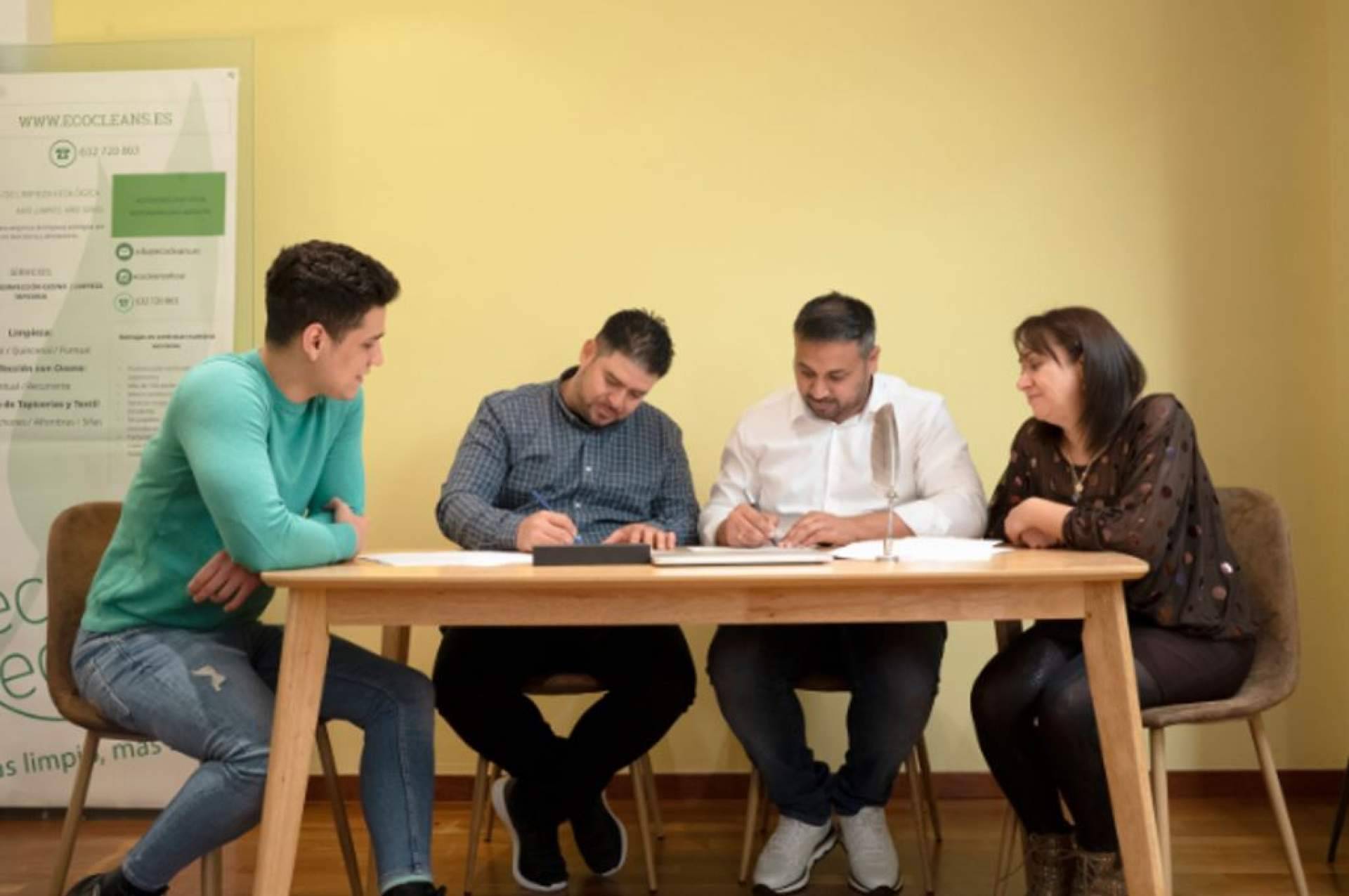 EcoCleans firma su cuarta franquicia en Barcelona