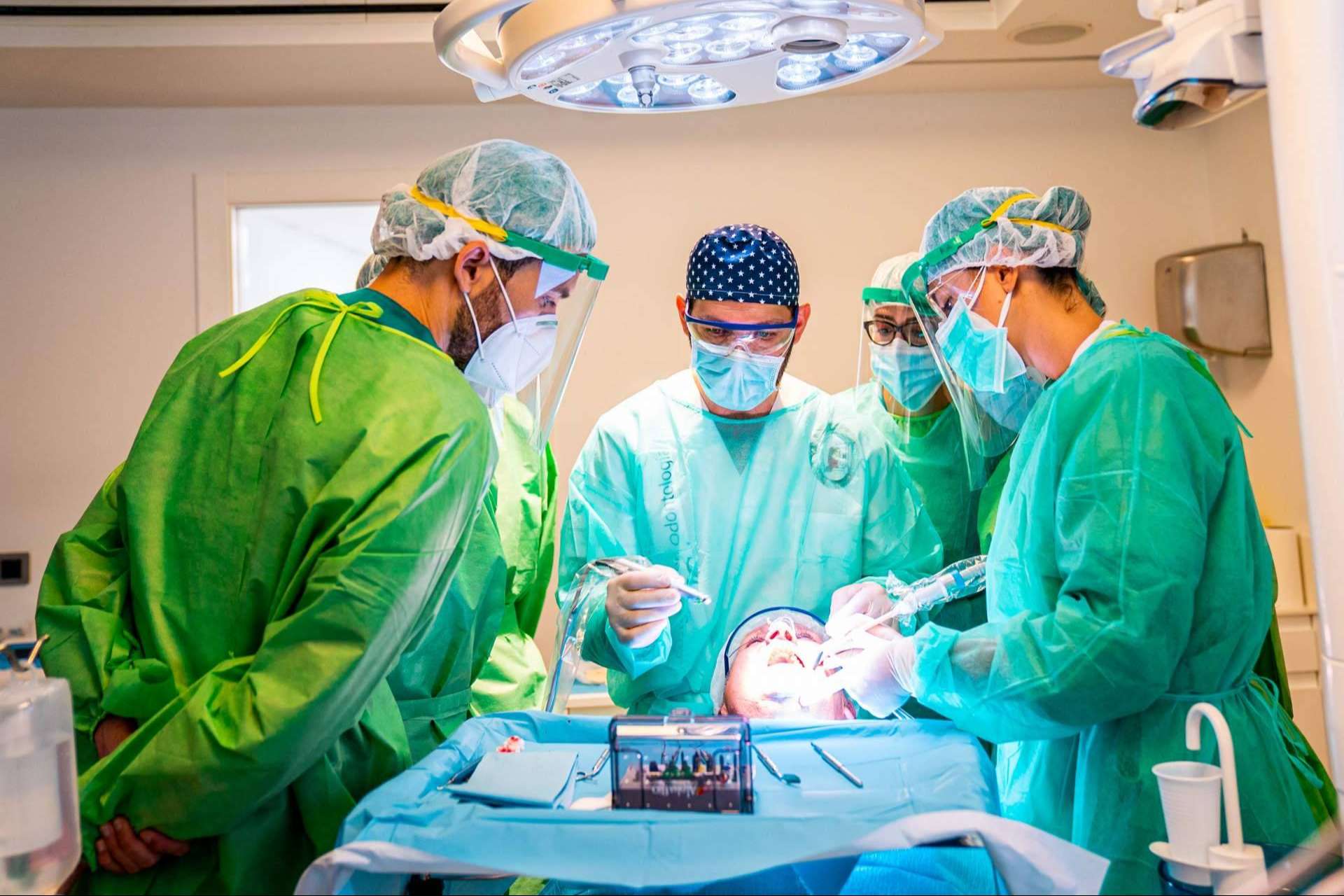 Oral Surgery Tube, la mayor plataforma de habla hispana y la única que emite cirugías en directo