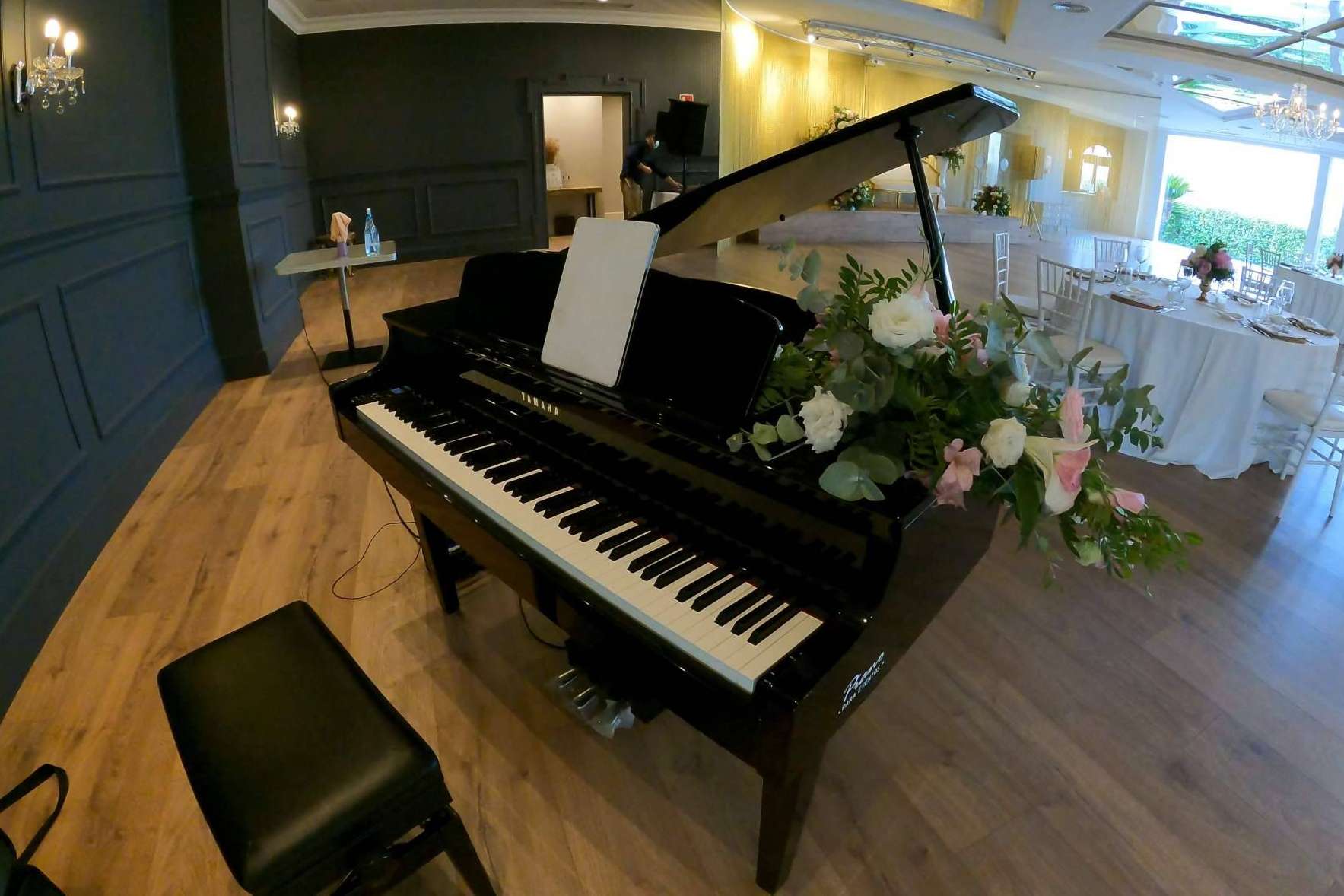 Una tendencia que aviva emociones es la música de piano en las bodas