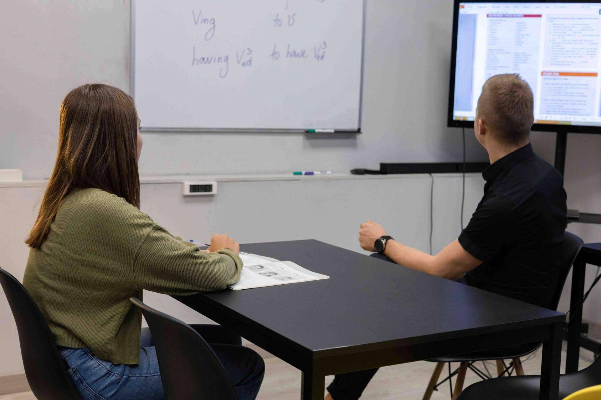 Las clases de inglés online y presenciales de Bravo Academy se adaptan a los requisitos de cada alumno
