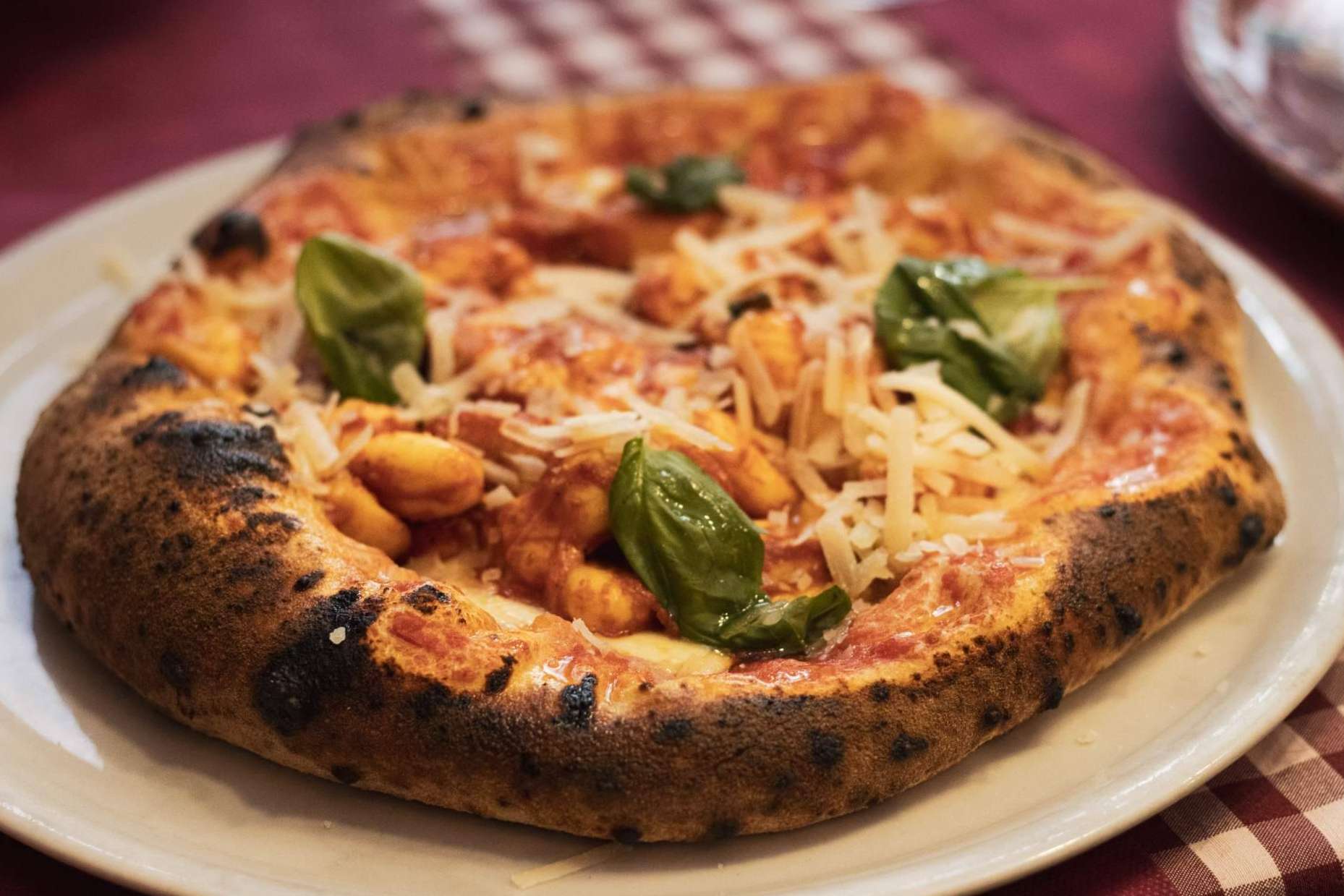 Platos para todos los gustos en el restaurante italiano Spaccanapoli Barcelona, ubicado en el barrio Ciutat Vella