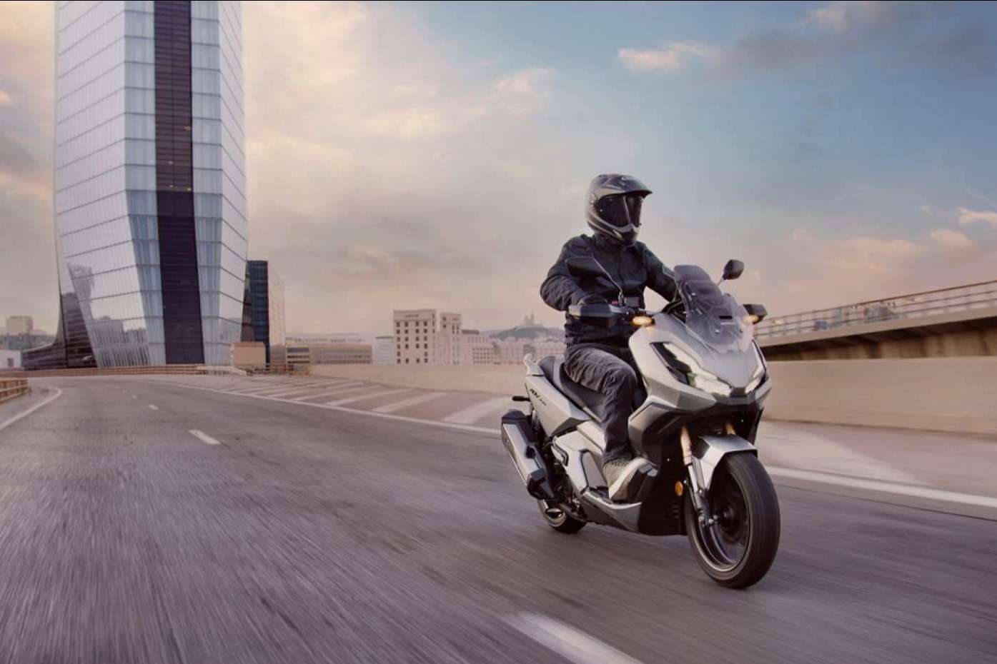 ¿Cuáles son las características de la nueva HONDA ADV 350 2022?, por Pruebas de Motos
