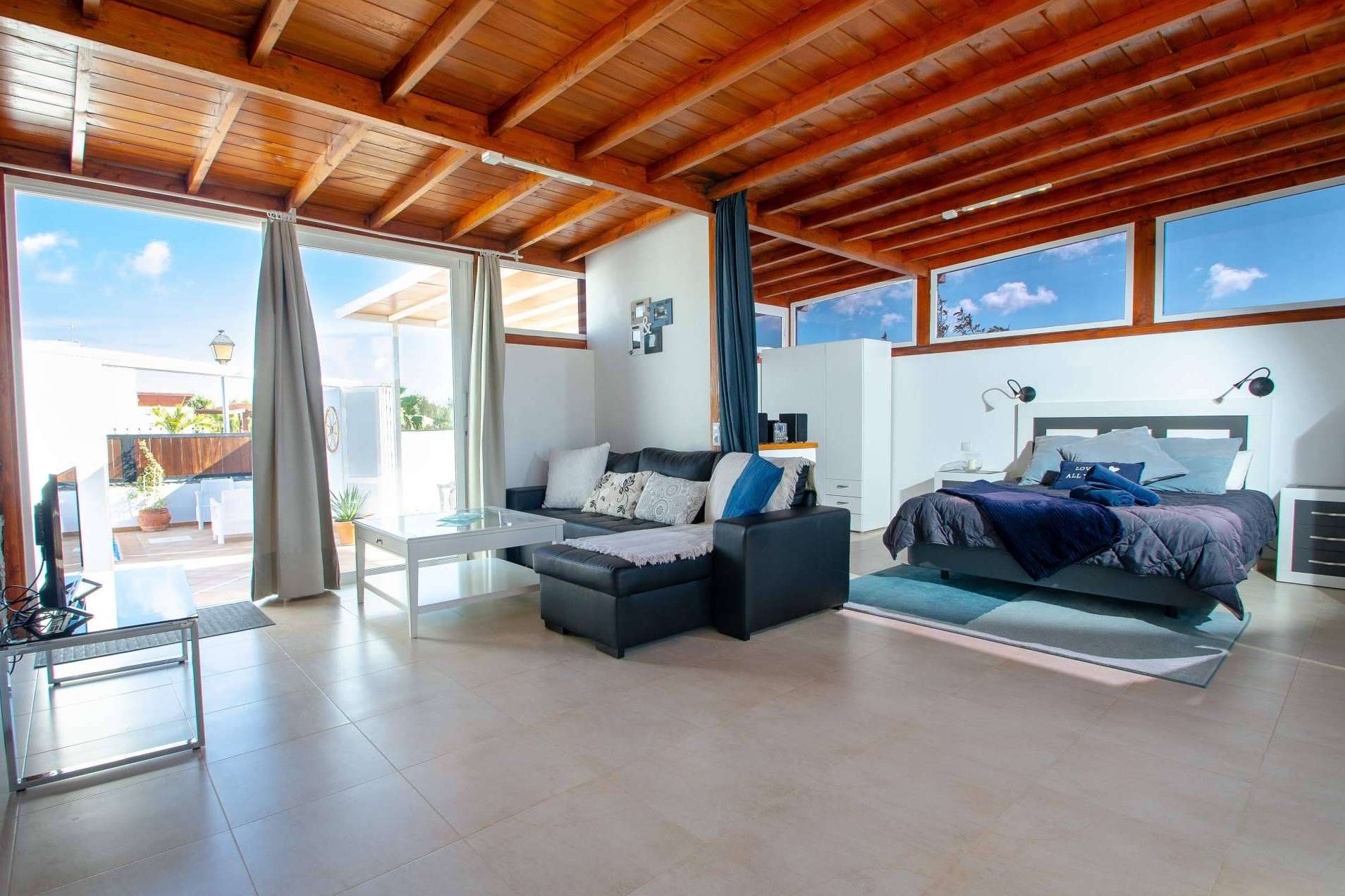 Casas de todos los estilos para pasar unas vacaciones en Tenerife y Lanzarote, con Rock Rentals