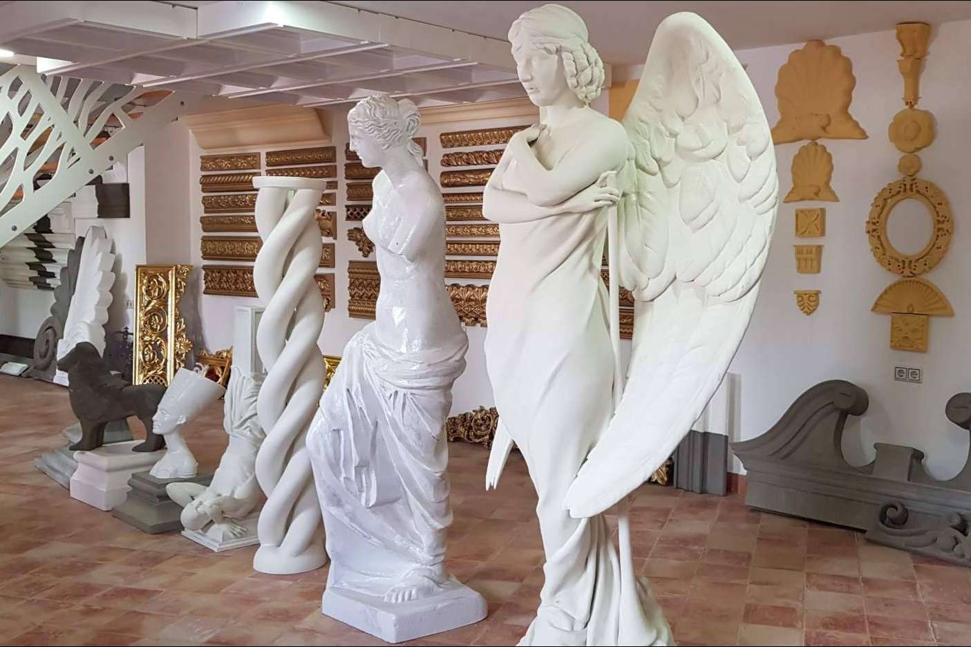 Elementos arquitectónicos y decorativos de vanguardia con el servicio integral de la empresa Sumiseran