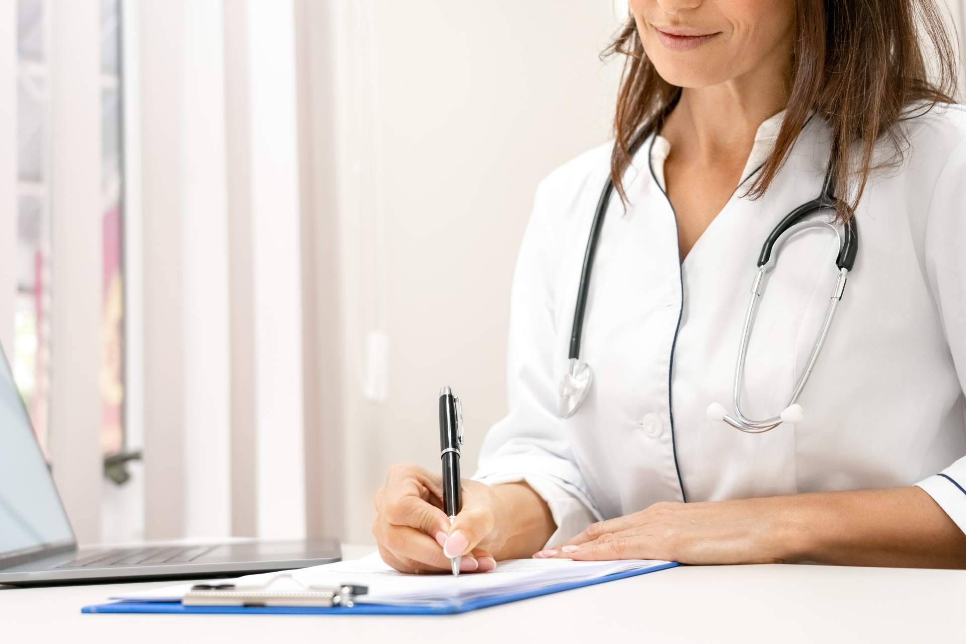 Especialistas de diferentes áreas que realizan la evaluación psicológica para la obtención de permisos o licencias en el Centro Médico Bravo
