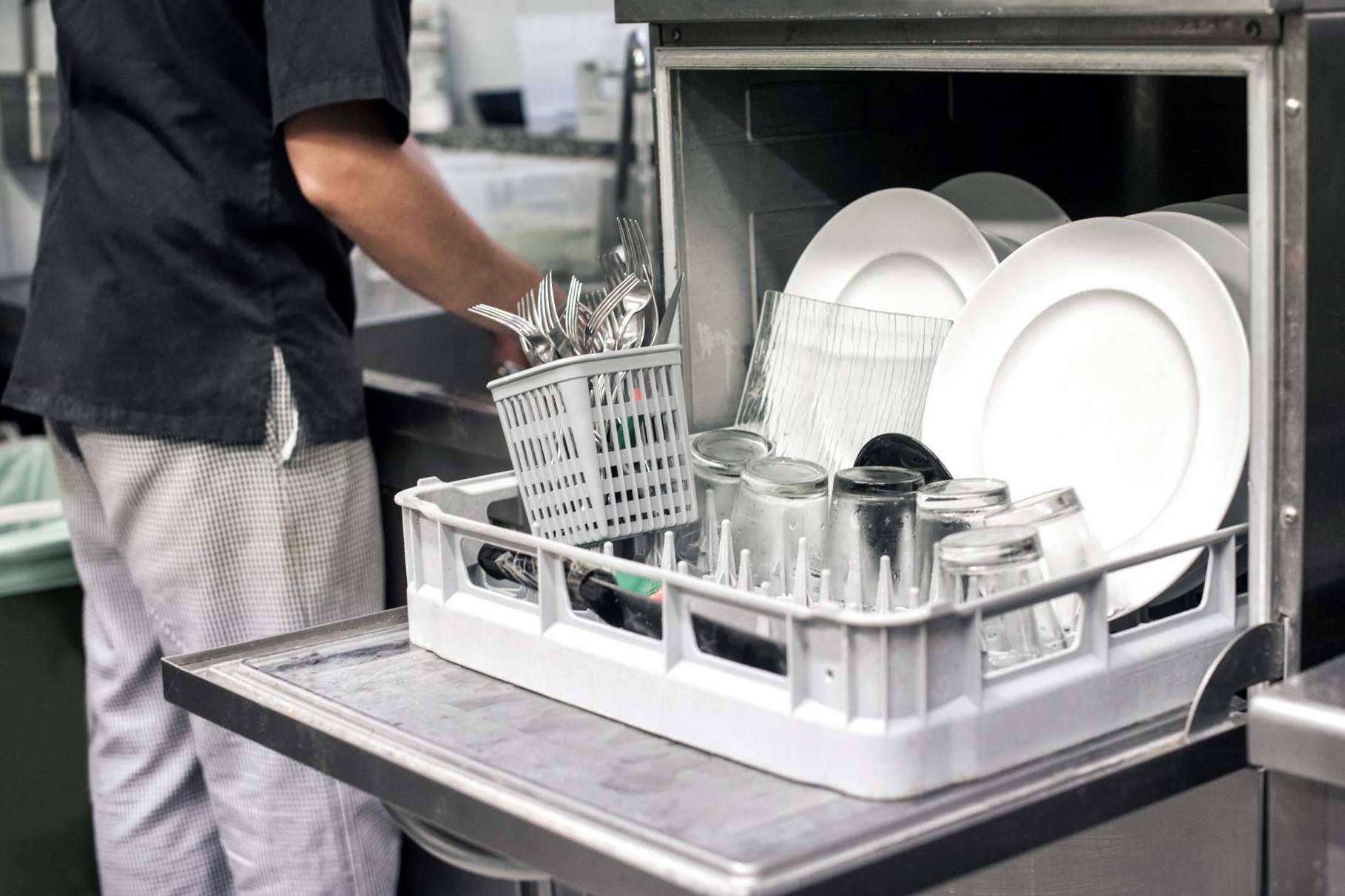 ¿Qué tipos de lavavajillas industriales existen?, por Auxihosteleria