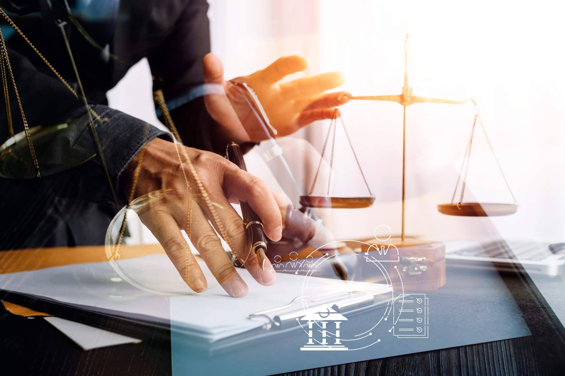 Los expertos en derecho en materia laboral, urbanismo y extranjería del despacho de abogados Romero