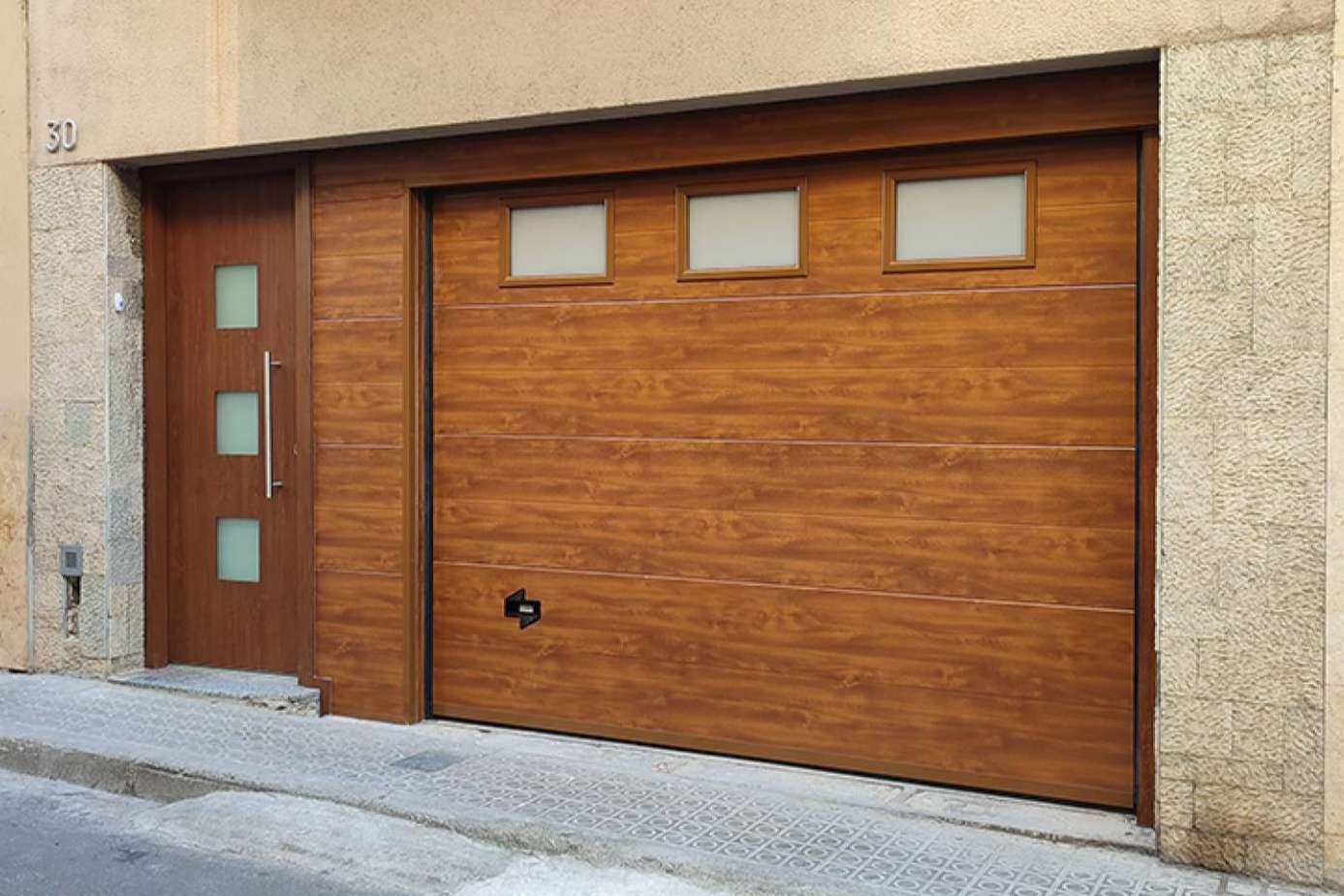 La importancia de colocar puertas de aluminio en las casas, por Thalazza