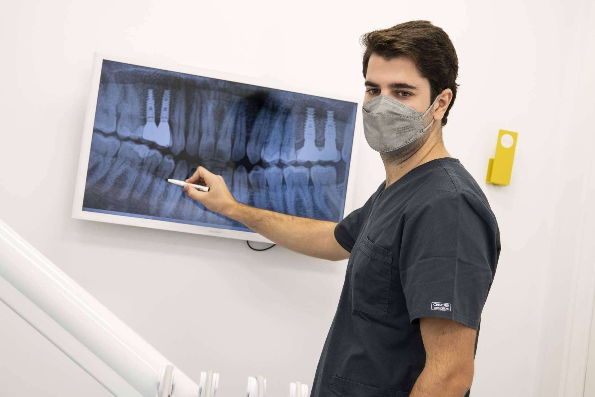 Clínica Dental Eduardo López ayuda a corregir la sonrisa gingival