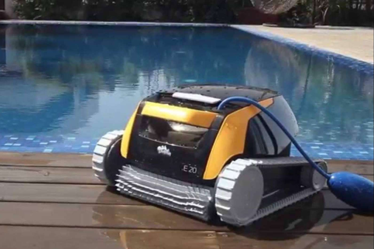 Productos para piscina con JuJuJu Aquacenter, todo lo que se necesita para el mantenimiento