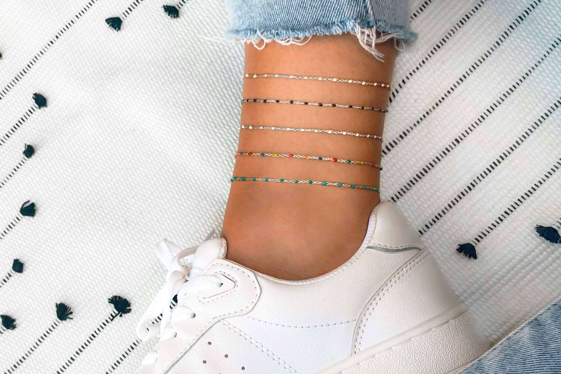 Tobilleras, un complemento imprescindible en el look de este verano
