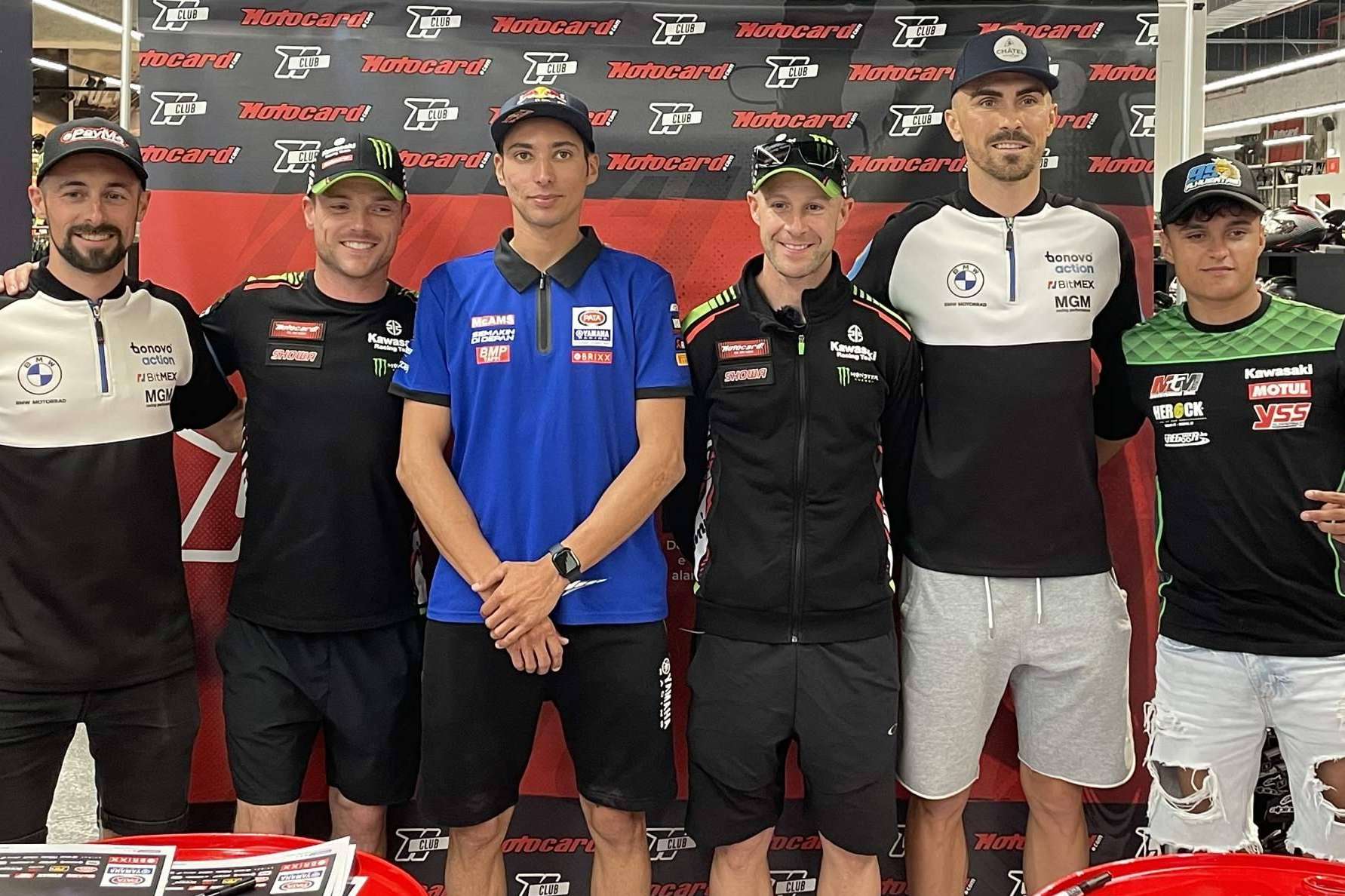 Jonathan Rea, Toprak Razgatlioglu y otras estrellas del Campeonato Mundial de Superbikes han visitado la tienda de Motocard en Lisboa