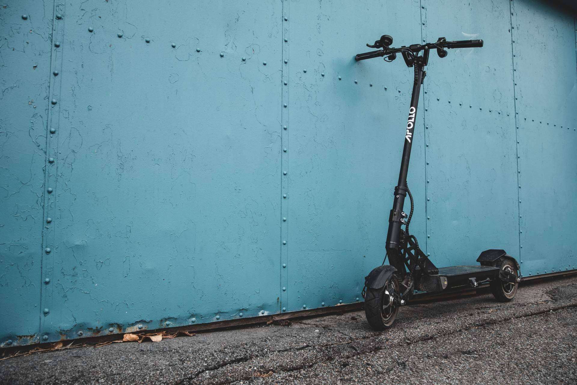 Urbing trae a España la nueva marca de patinetes eléctricos Apollo