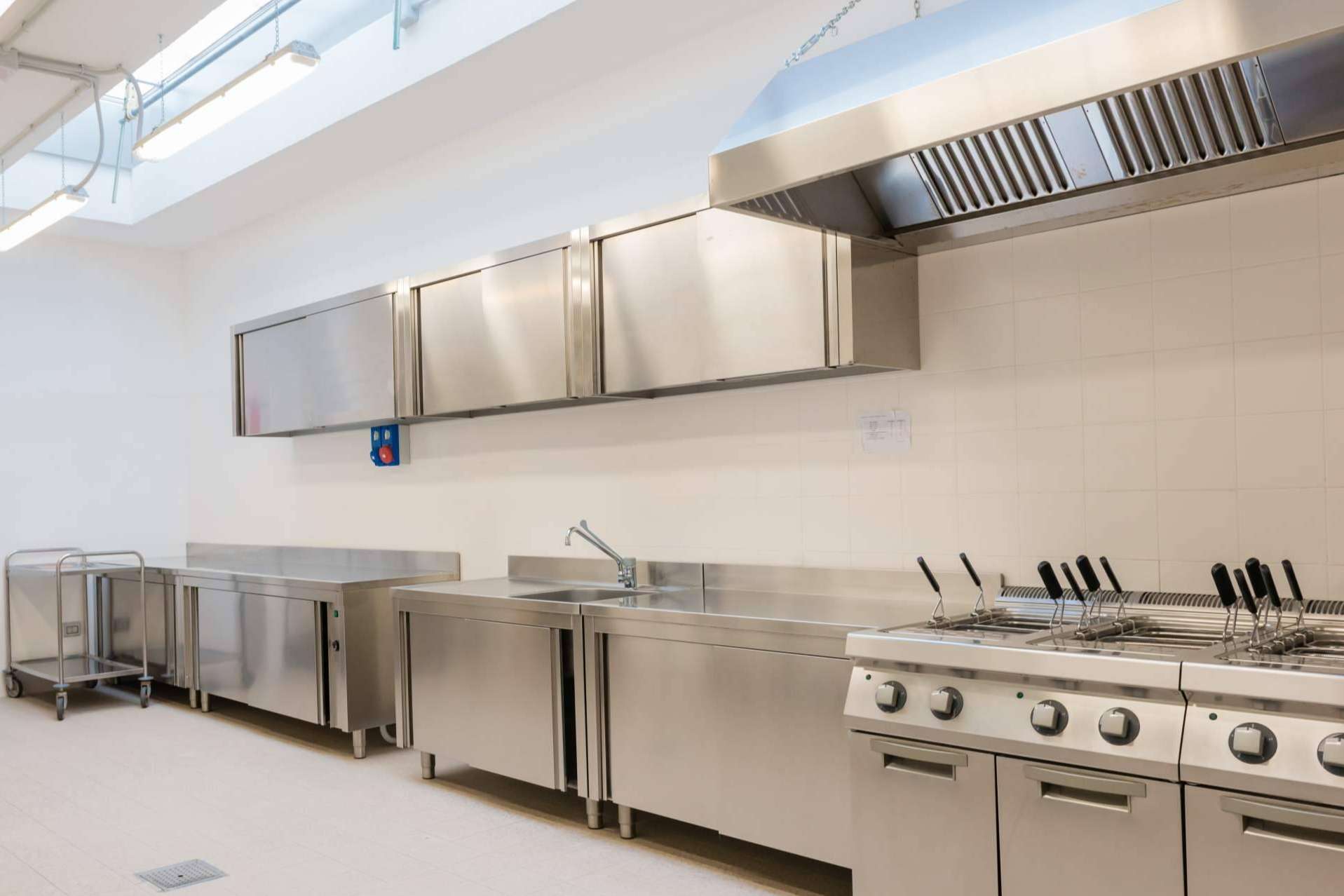 La empresa fabricante de campanas y cajas de extracción para cocinas industriales es Tecnigras