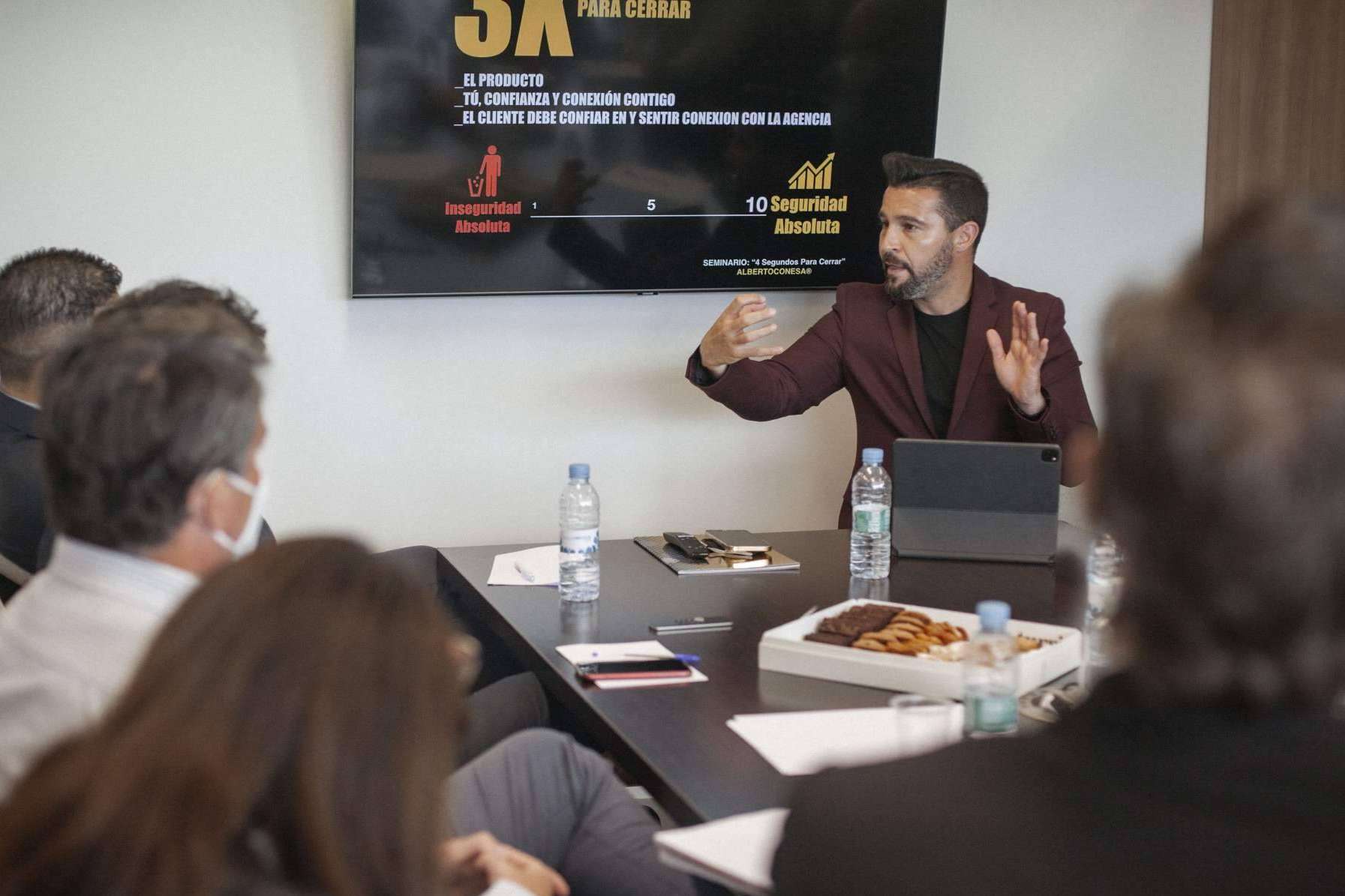Alberto Conesa mentoriza Pi3, uno de los grupos privados que más viviendas vende de España