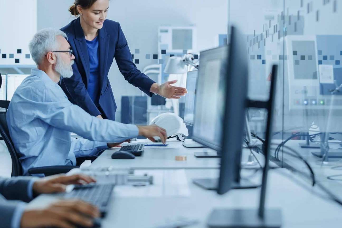 ¿Cómo ayuda a las compañías el software de gestión Dekines?