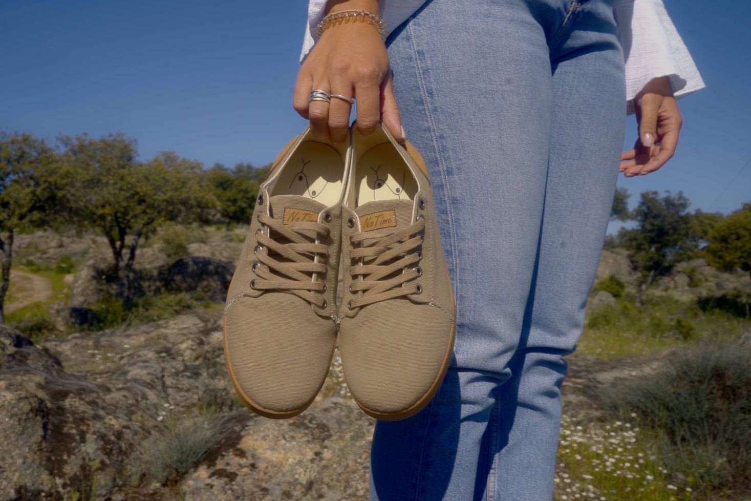 Zapatillas fabricadas a partir de pelotas de tenis recicladas, el innovador proyecto español de NoTime
